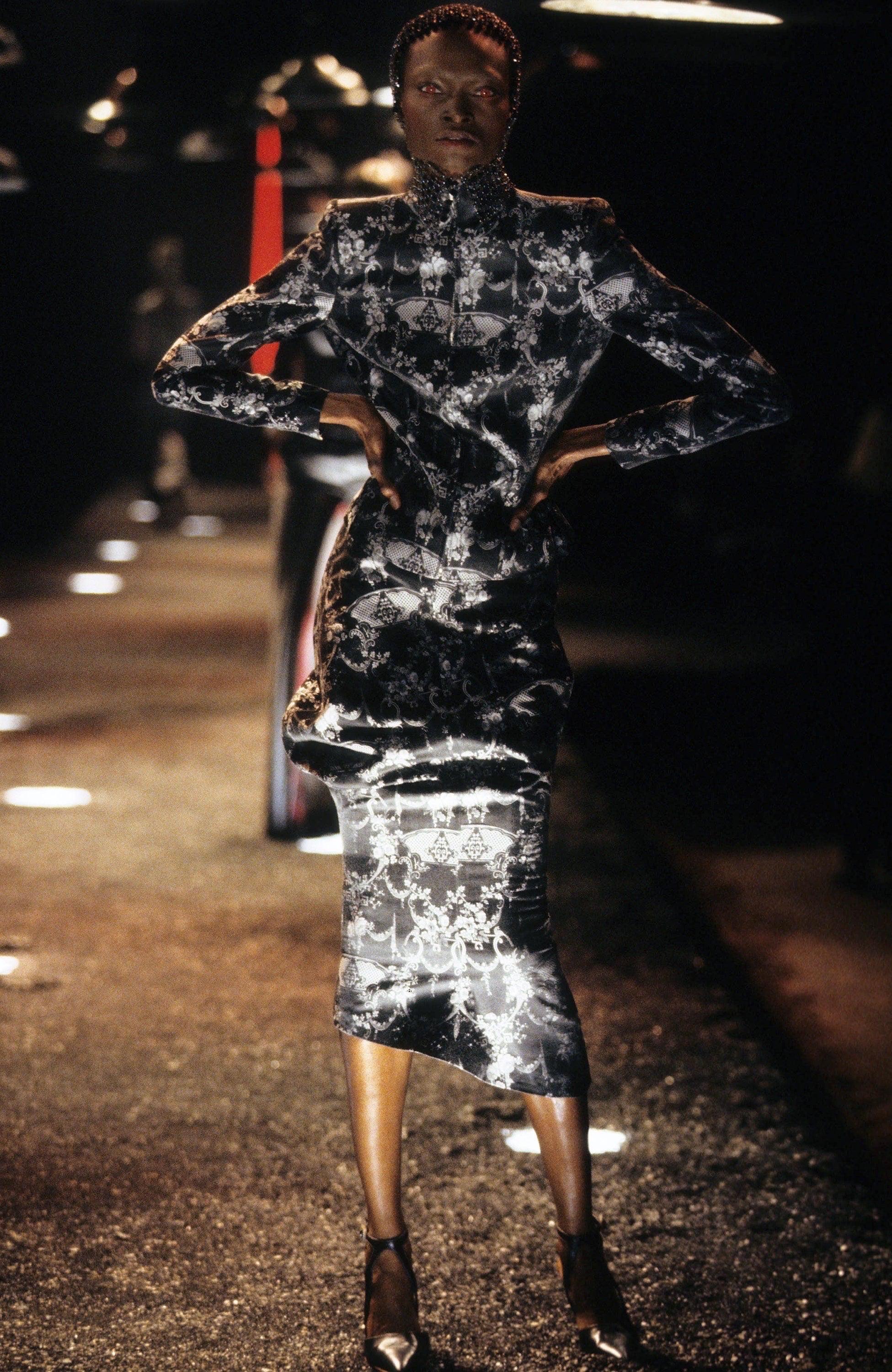 ALEXANDER MCQUEEN fw1998 «JOAN» BLACK & RED JACQUARD FLORAL WAISTCOAT 6
