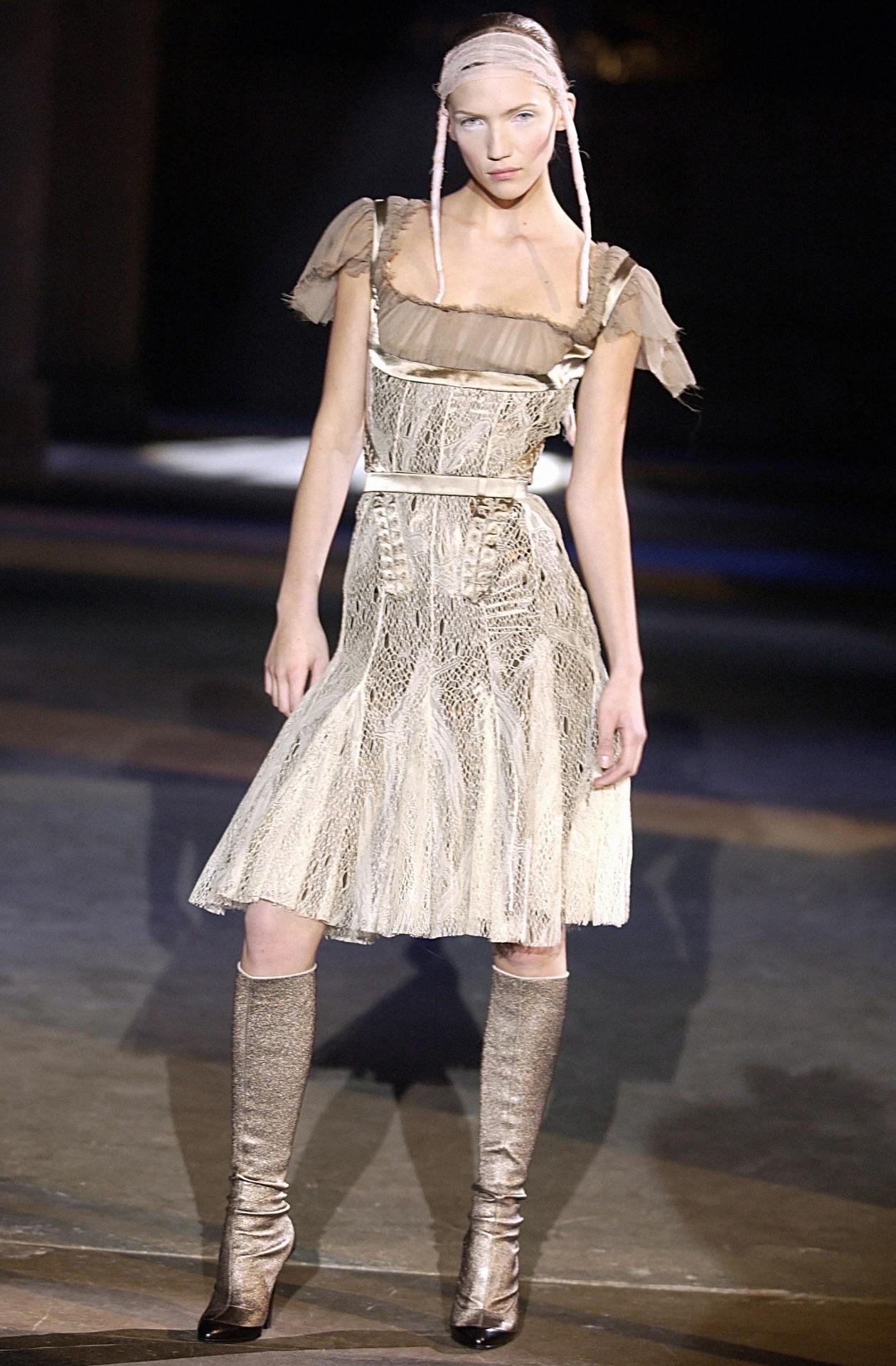 BRAND : ALEXANDER MCQUEEN

DESIGNER : ALEXANDER MCQUEEN

YEAR/DECADE : FALL/WINTER 2002

SIZE : 42 FITS M

MADE IN : ITALY

COMPOSITION : 44% POLYESTER/40% COTTON/8% SILK/2% ACETATE/1% METAL ; LINING SILK

CONDITION : EXCELLENT

NOTE : SEEN ON THE