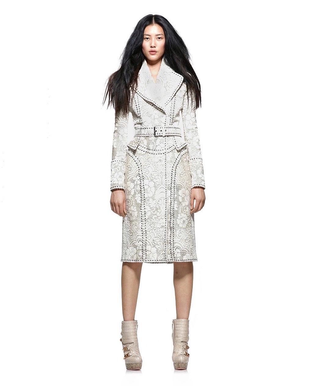 BRAND : ALEXANDER MCQUEEN

DESIGNER : ALEXANDER MCQUEEN

YEAR/DECADE : PRE-FALL 2010

SIZE : FITS FROM XS TO S

MADE IN : /

COMPOSITION : 100% LEATHER

CONDITION : VERY GOOD

NOTE : /

Mannequin is a size S.