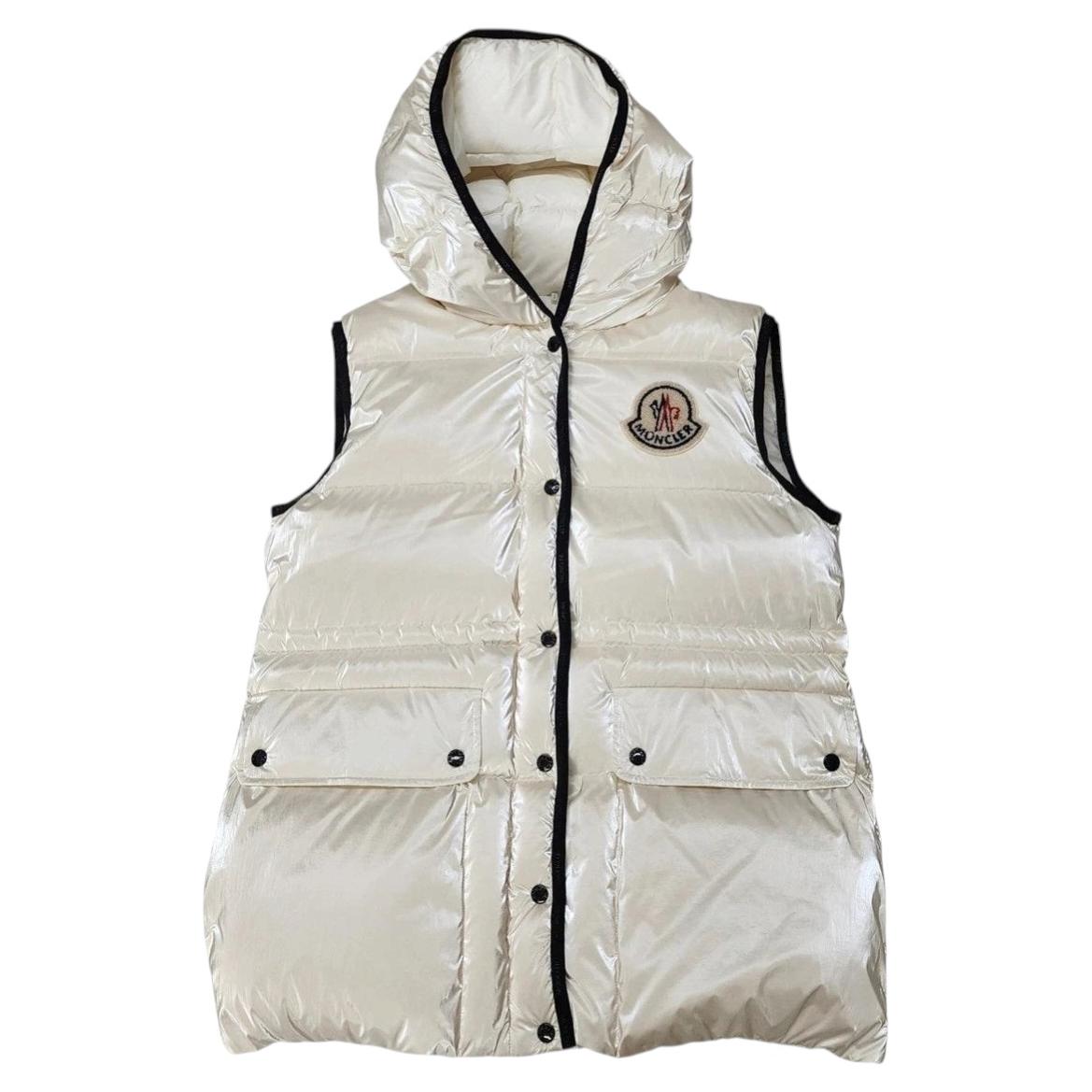 Moncler Hera Hooded Down Gilet White Women’s Size 3 - NWT For Sale