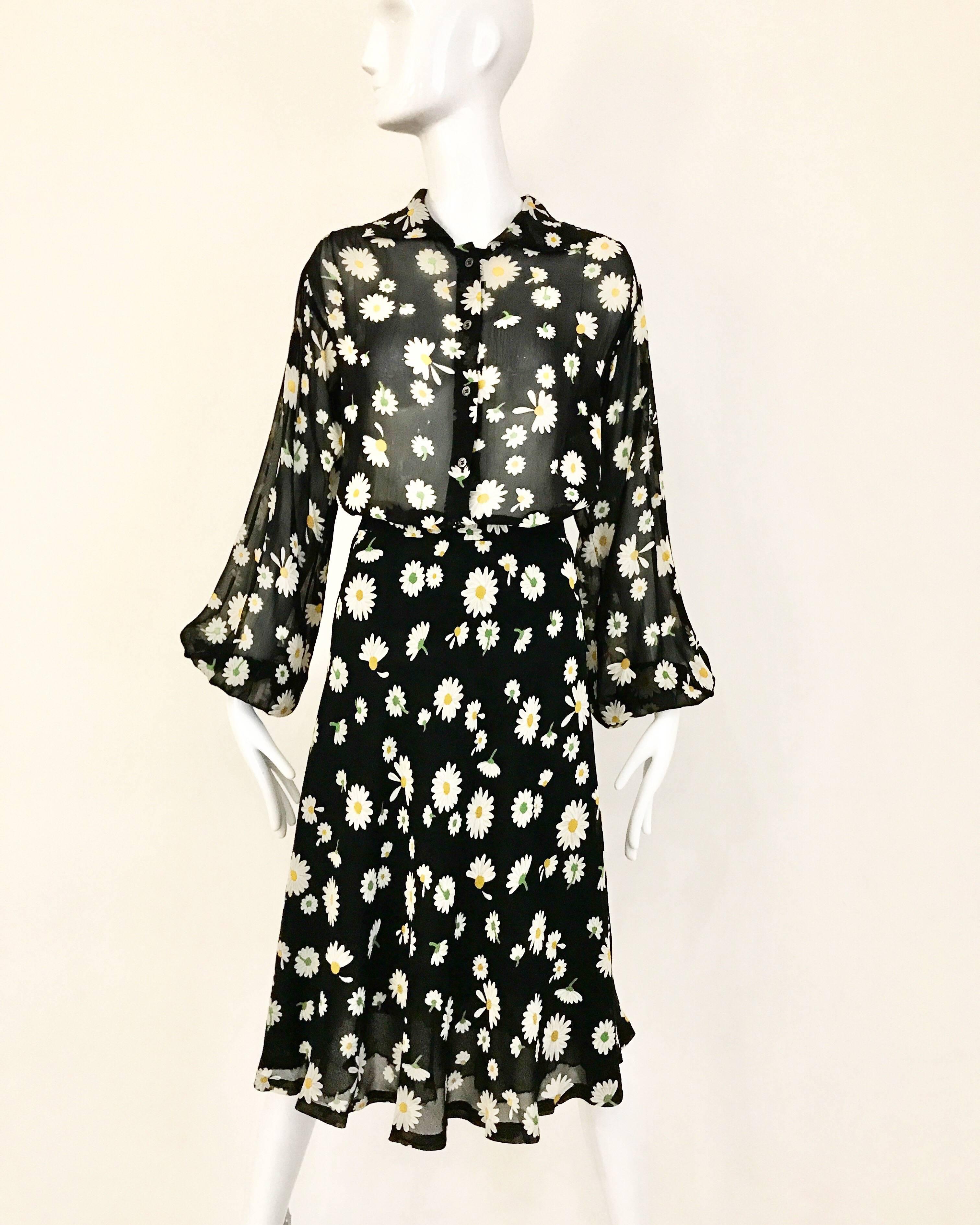  1970s SAINT LAURENT Black Daisy Print Silk Blouse and Skirt ensemble  In Excellent Condition In Beverly Hills, CA