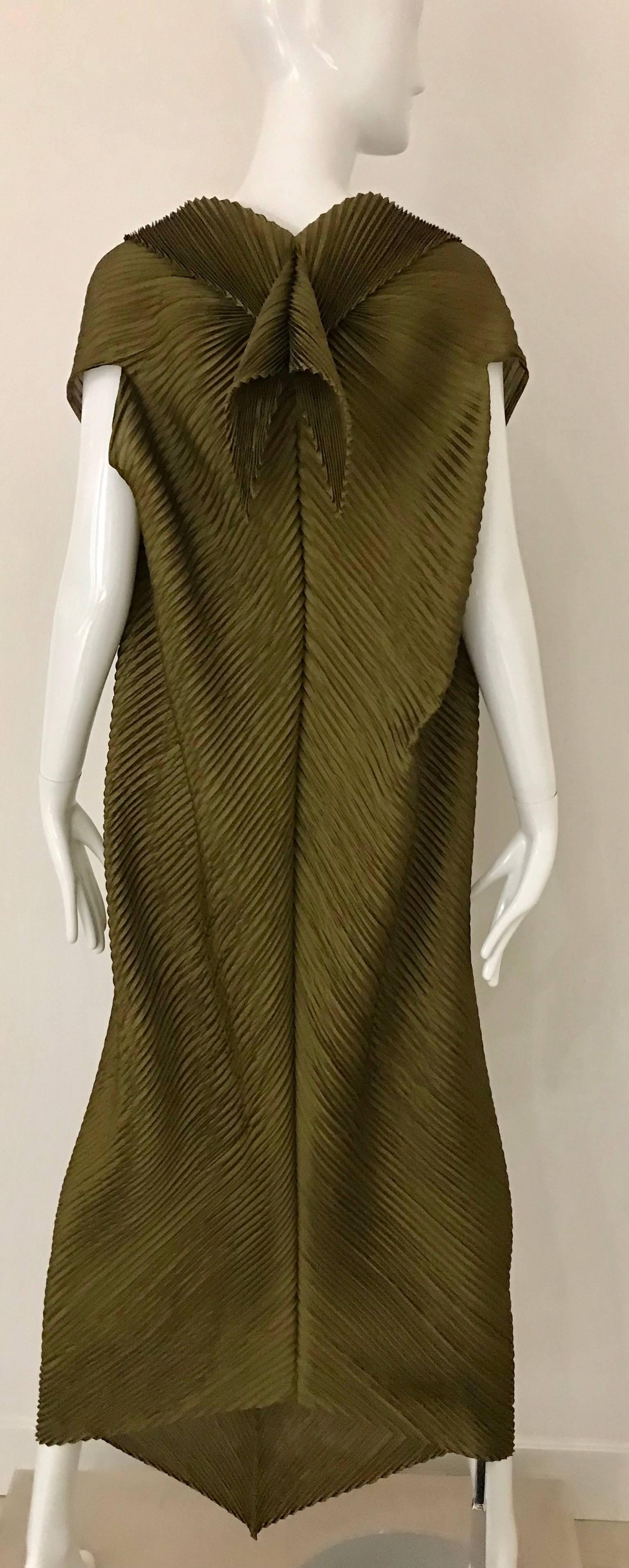 Vintage ISSEY MIYAKE Metallic Green Pleats Dress In Excellent Condition In Beverly Hills, CA