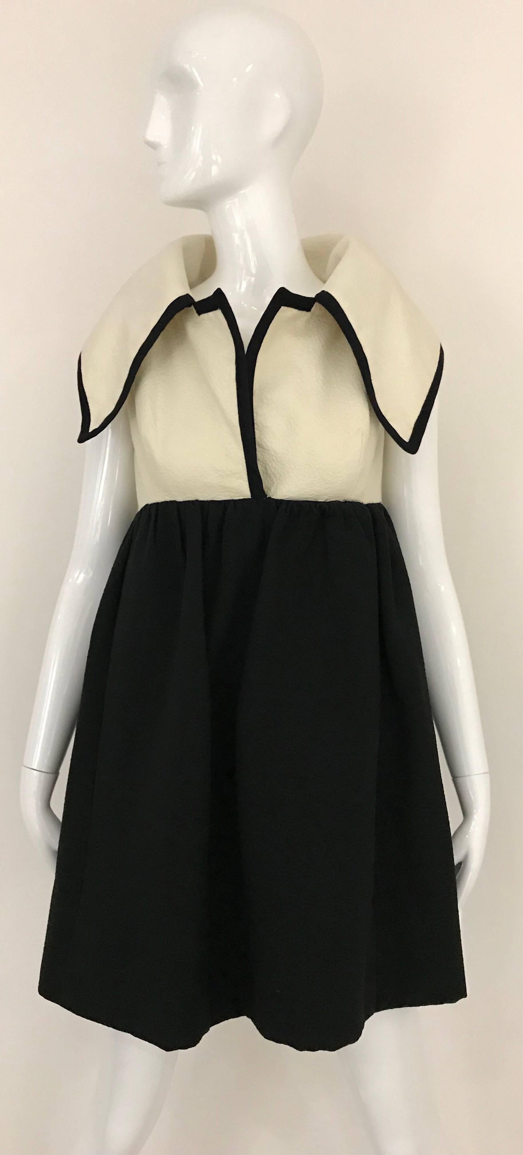 1960s Geoffrey Beene Creme and Black Cotton Mini Dress with Large Collar In Good Condition In Beverly Hills, CA