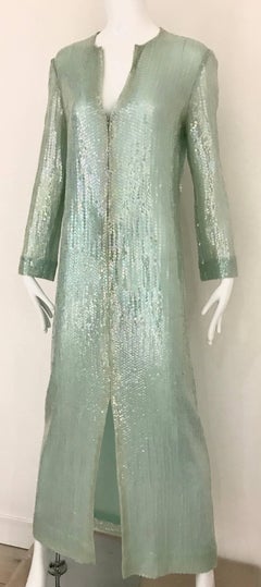 HALSTON - Robe caftan à sequins vert menthe irisé, années 1970