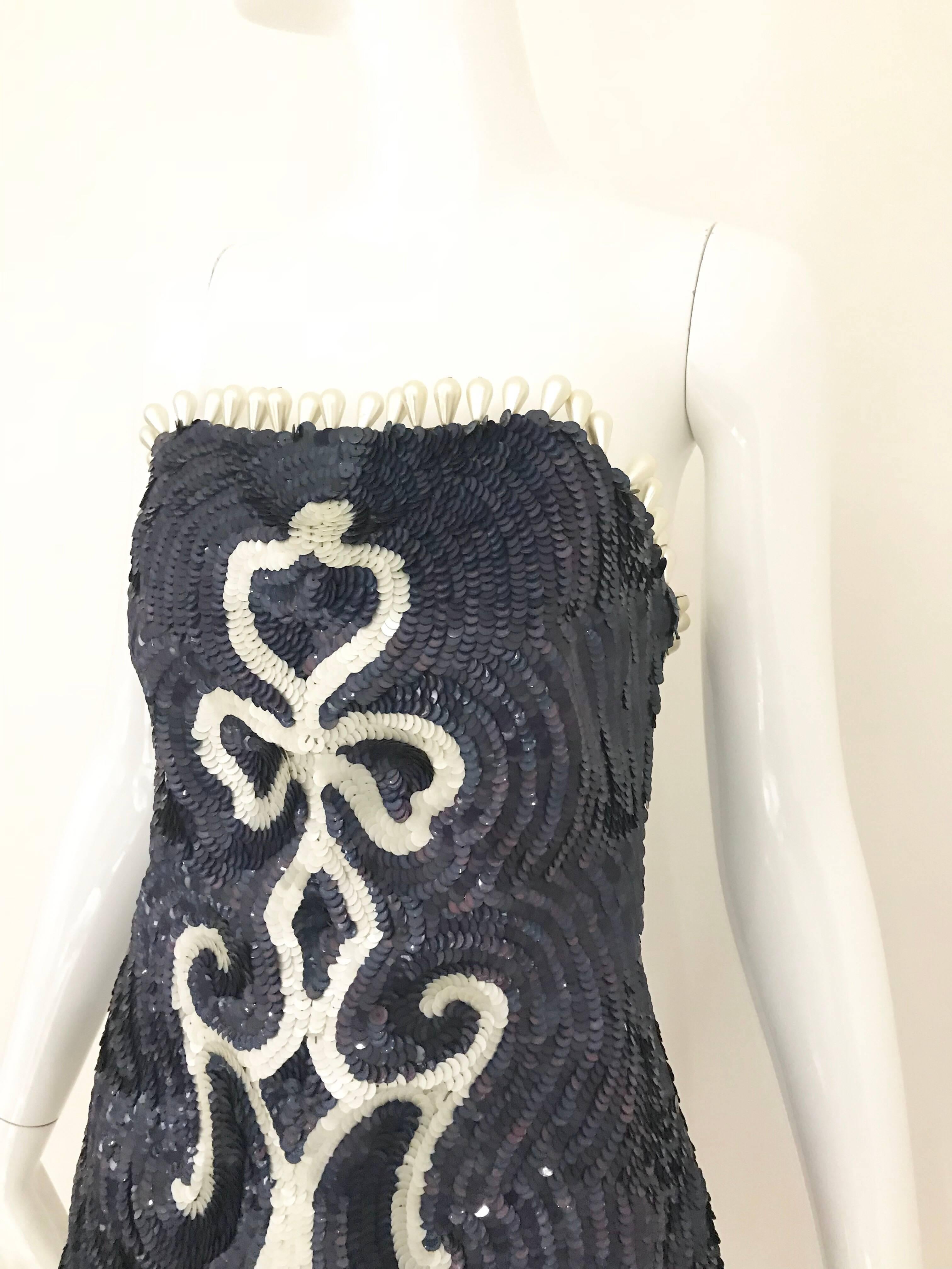 Pasarela 2014 Maison Martin Margiela Top bustier sin tirantes de lentejuelas azules y blancas con grandes perlas.
Cremallera lateral. Talla 40. Encajarnos 4