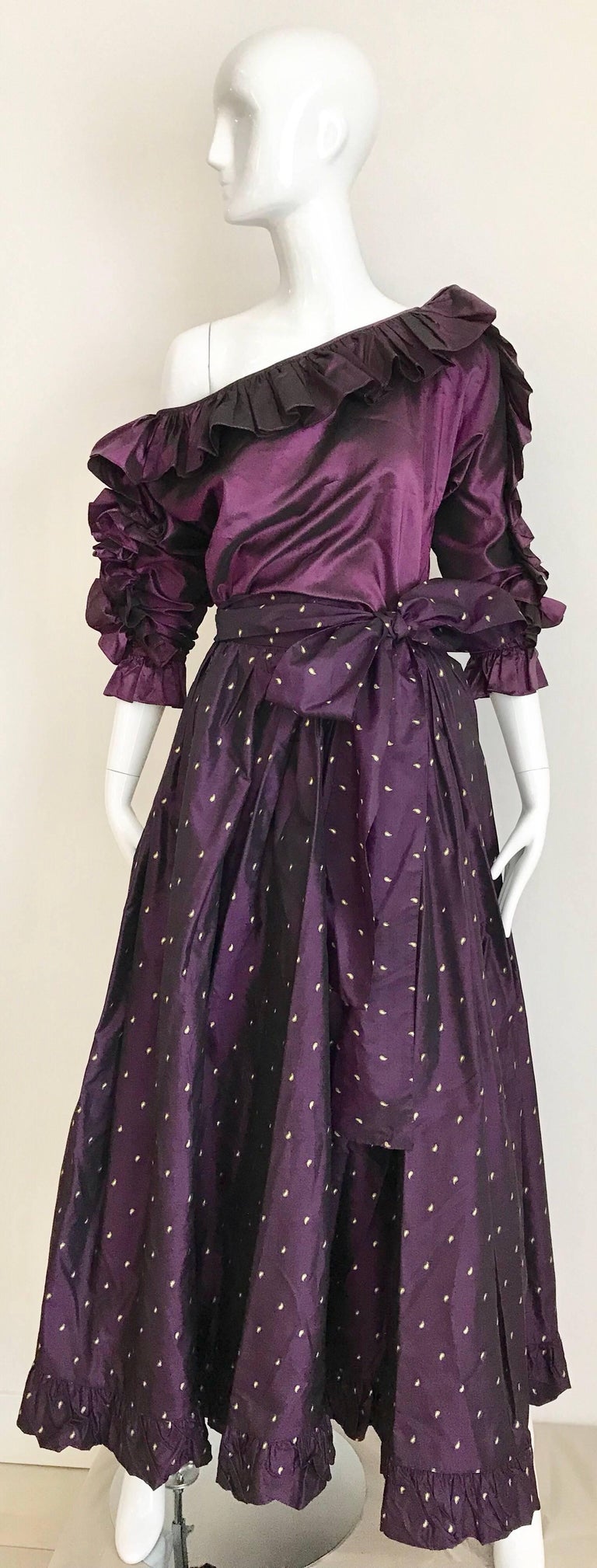 Classic 1990s Yves Saint Laurent aubergine ruffle silk blouse and maxi skirt set.
Skirt has silk sash belt attached ( it can be removed). Perfect for cocktail party ensemble.
blouse and skirt marked size 42 France. This sets fit US size Small -