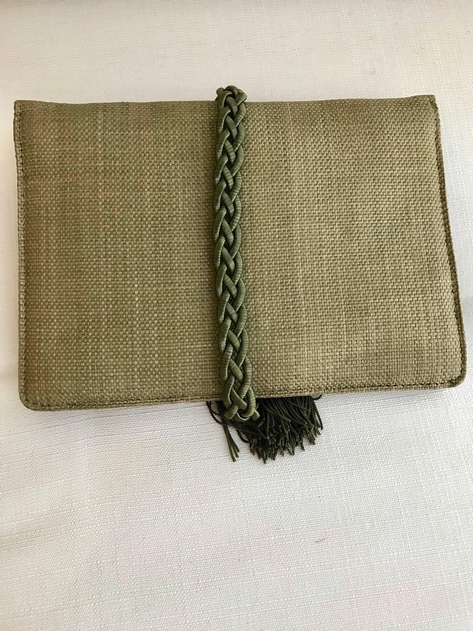 olive clutch