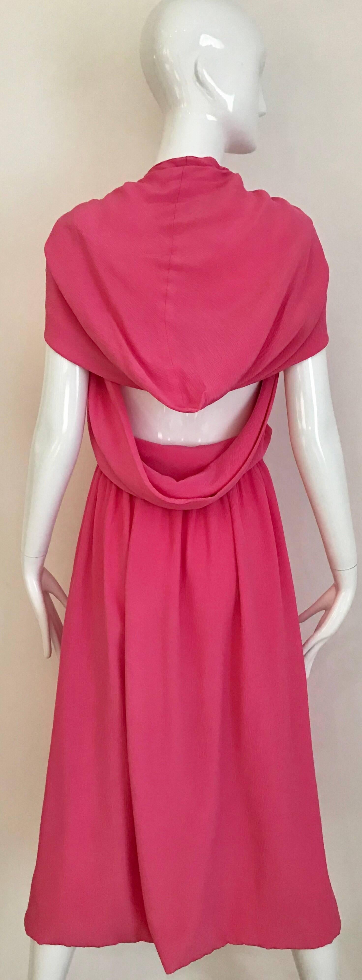 1970s Bright pink crepe de chine sexy and chic dress with v neck and large hood.
Bust: 36 inches/ Waist: 24 inches