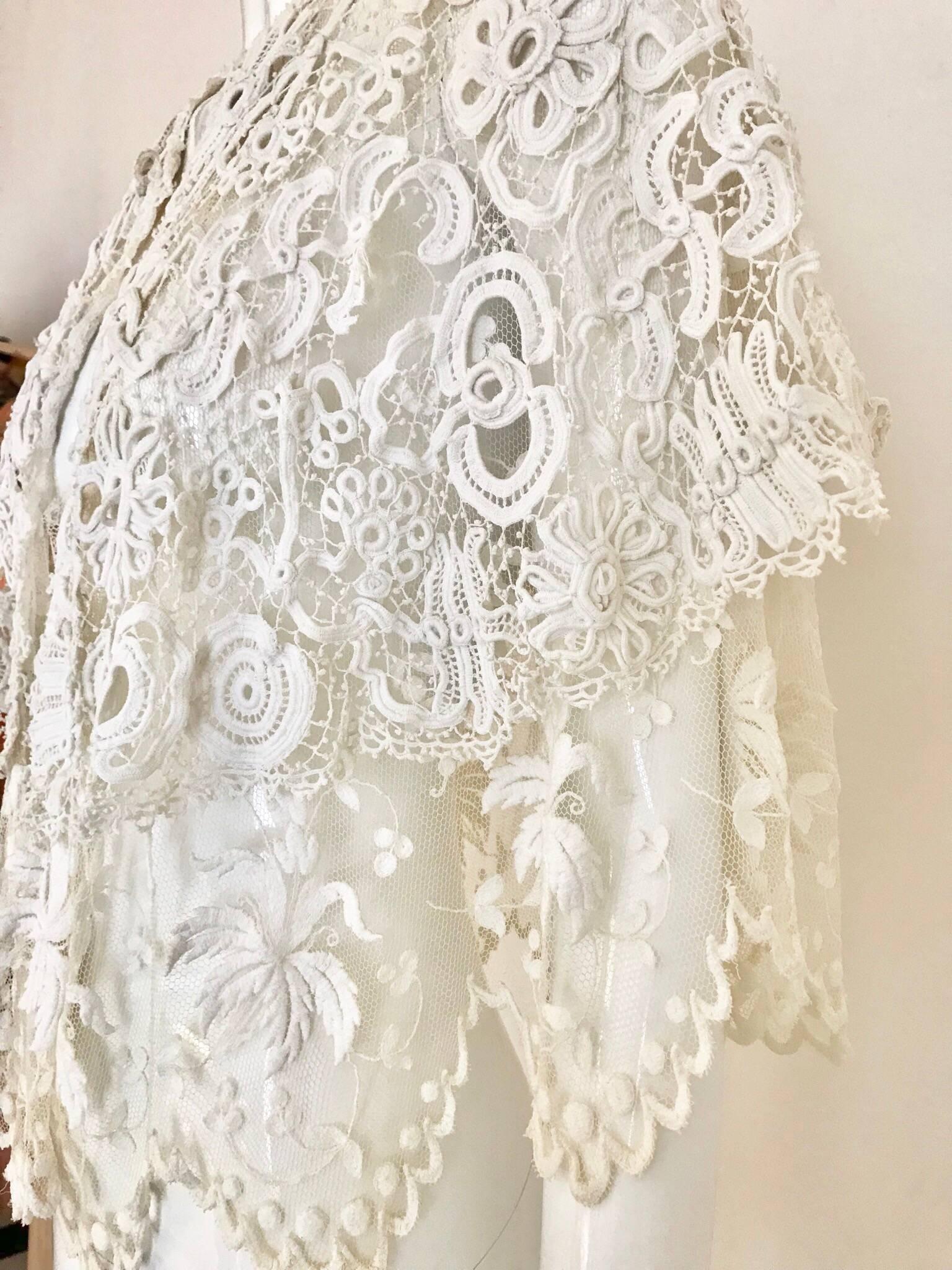 Beautiful and wearable edwardian white battenberg lace capelet. 
Fit size small and medium ( 2/4/6) Capelet has no closure