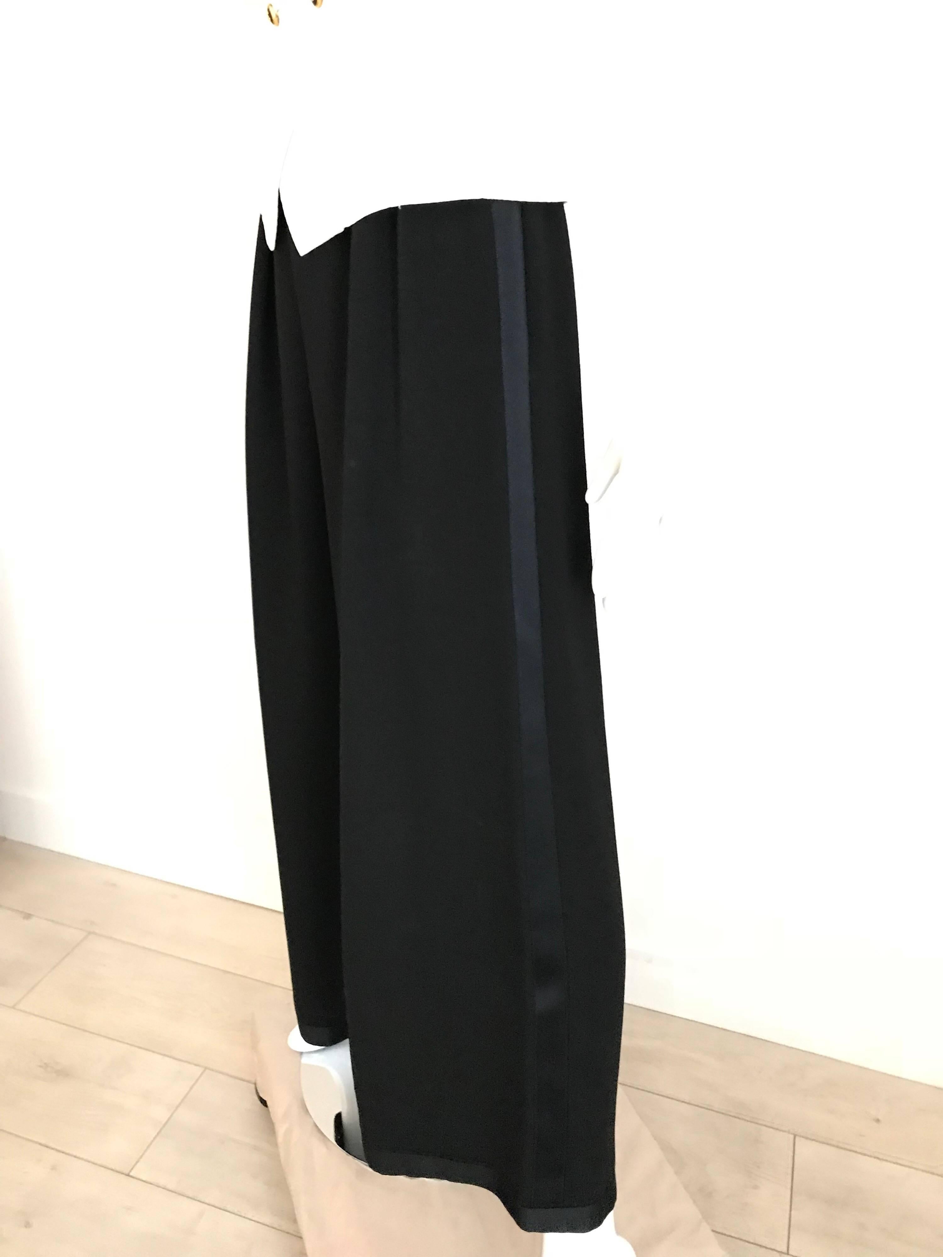 Chanel White Sleeveless Cotton Top and Black tuxedo pant suit set, 1980s 3