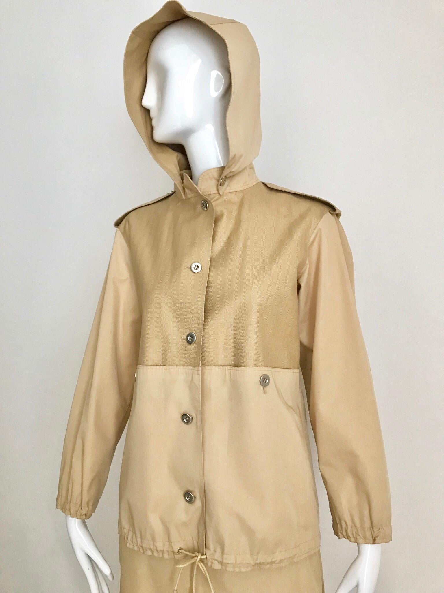 Vintage Andrè Courréges Tan cotton sports jacket and pencil skirt ensemble.
Button jacket with pockets and detachable hood. Sporty and chic!
Size: Small - Medium
Jacket measurement:  Bust: 38 inches/ Waist: 38 inches/ Hip: 38 inches/ Sleeve: 21