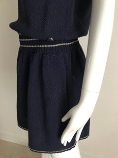 Chanel Marineblaues Strickkleid mit fallender Taille