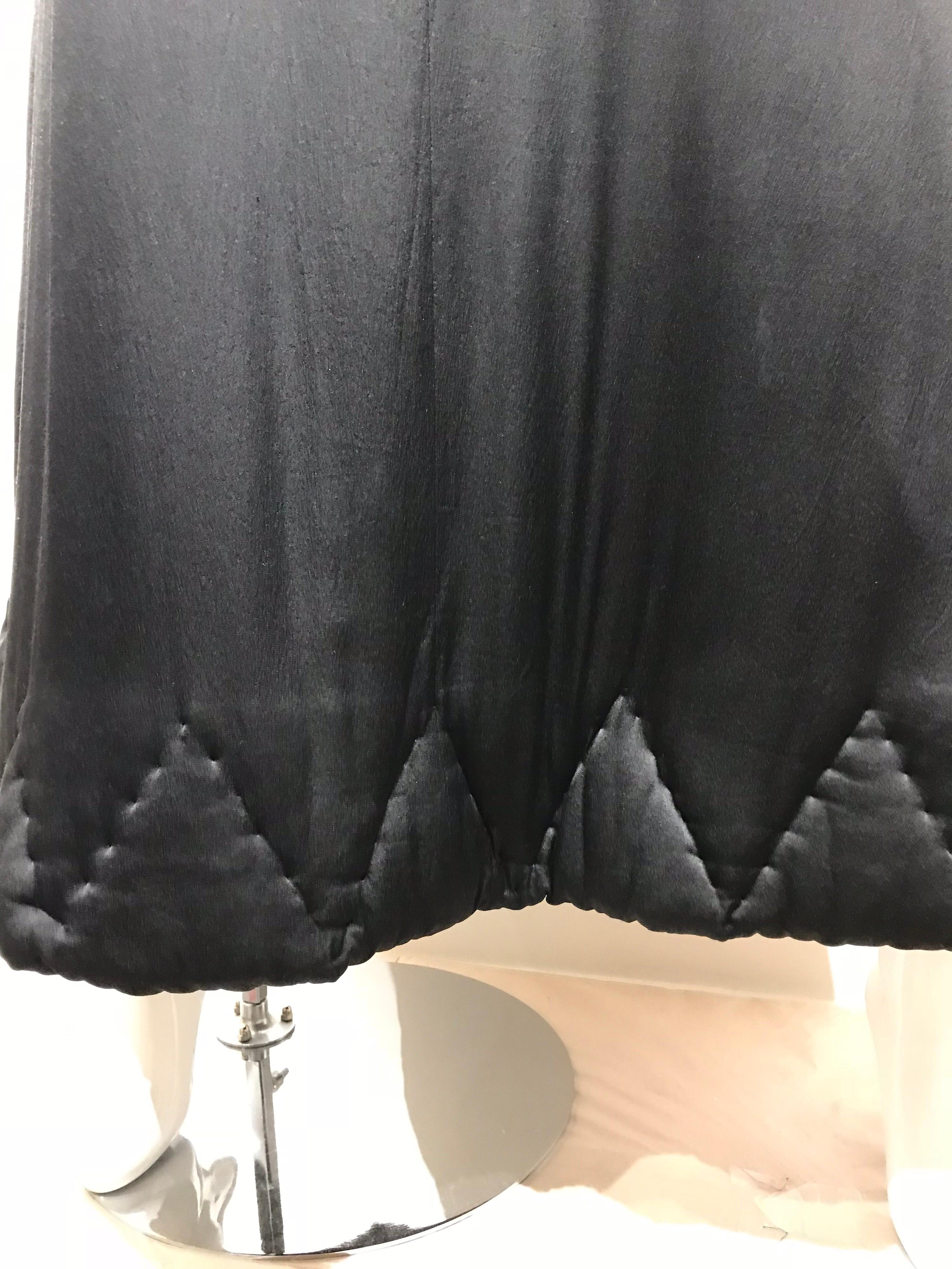 Yohji Yamamoto Set giacca e gonna trapuntata in seta a maniche lunghe nera in vendita 6