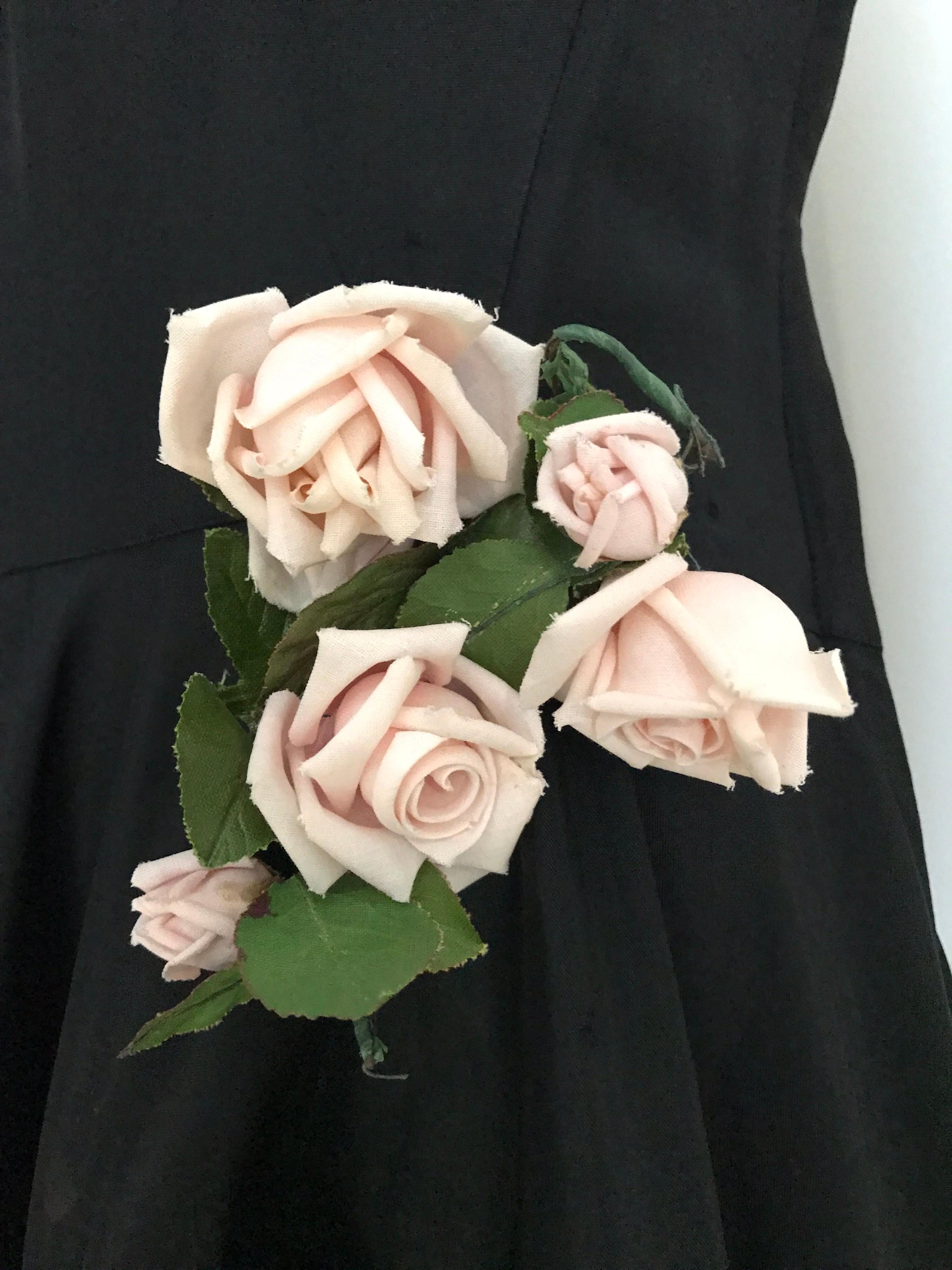 What a beautiful and elegant taffeta spaghetti strap evening gown! Gown has pink roses appliqué. Dress has original metal zipper. 
Bust: 32 inches ( small cup perhaps B cup) , Waist: 25 inches
Perfect elegant black tie event. 
** ALL SALES IS FINAL