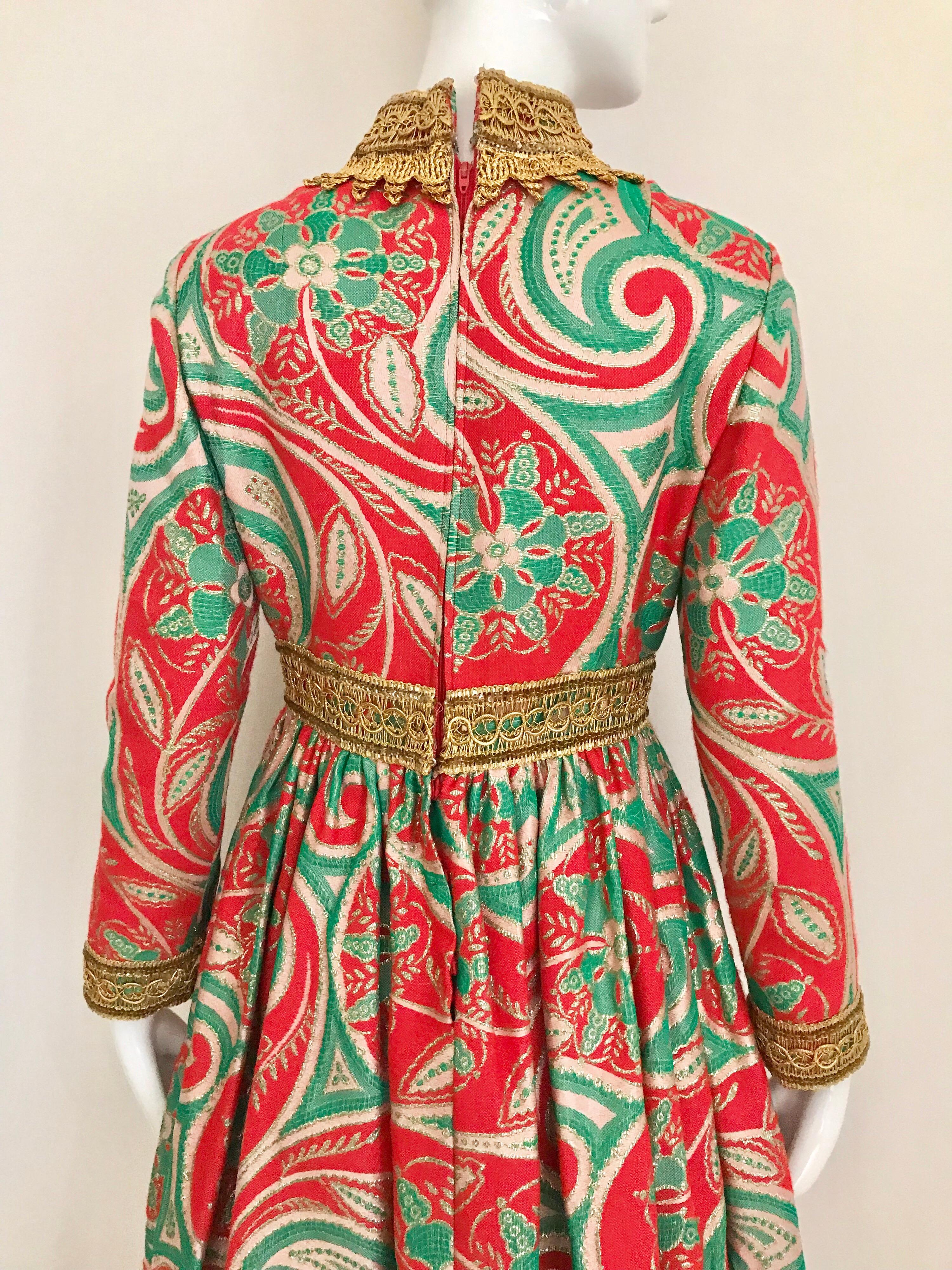 Vintage Oscar De La Renta Red and Green Brocade Dress In Good Condition In Beverly Hills, CA
