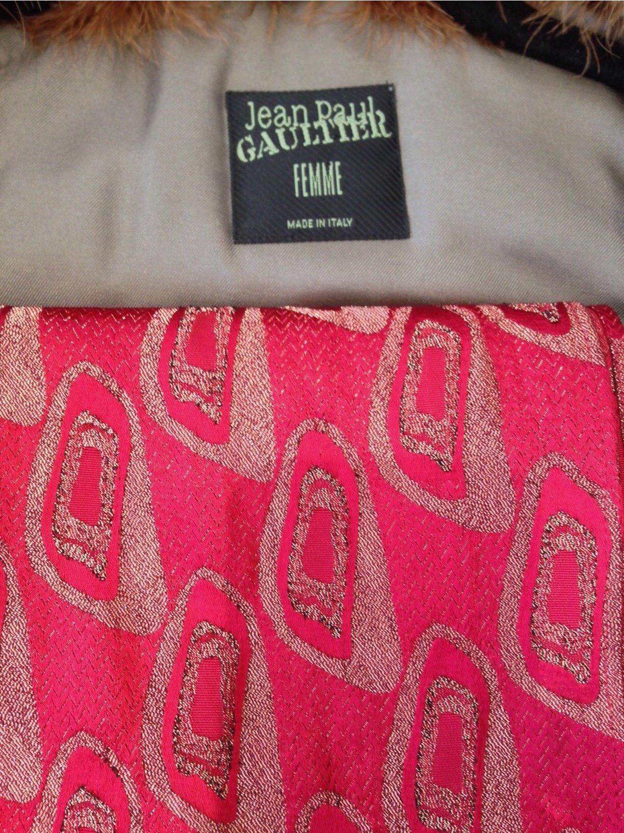 Rouge Jean Paul Gaultier - Manteau vintage en brocart de soie rouge et or métallisé avec autruche  en vente