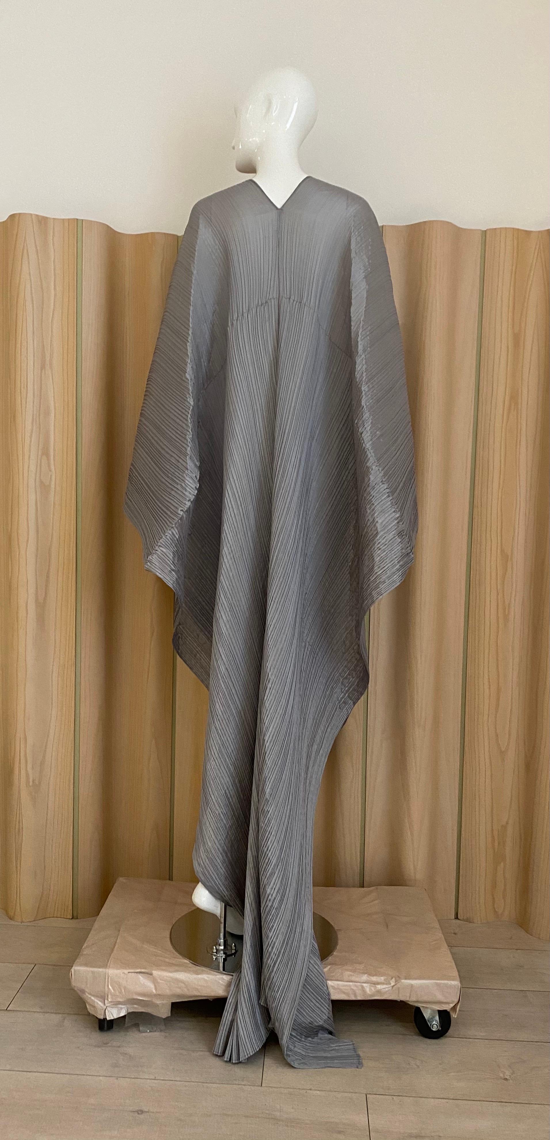 Issey Miyake Pleats Please Silver Grey Caftan Dress In Excellent Condition In Beverly Hills, CA