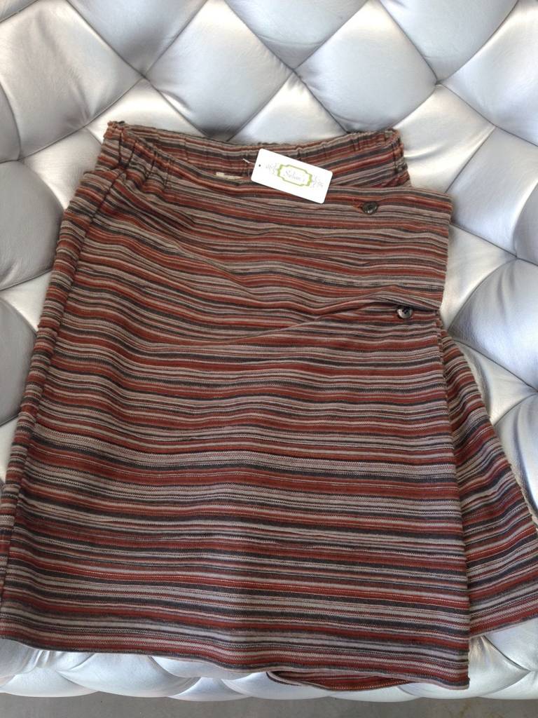 Vintage late 80s and 1990s  ISSEY MIYAKE Brown, taupe, light grey striped Sweater knit top and Wrap skirt. 

Fit size 4/6 SMALL - MEDIUM
Bust : 36 inch  /  Skirt is elastic 26 - 30 inch / Skirt Length: 20 inch
