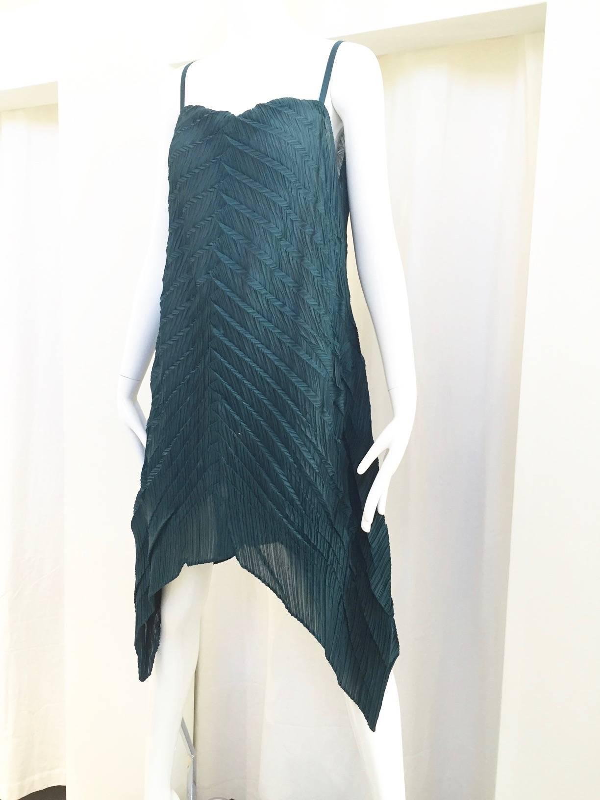 90s ISSEY MIYAKE green pleat dress In Excellent Condition In Beverly Hills, CA