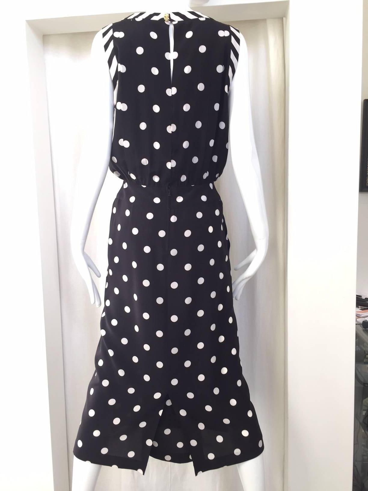 1980s CHANEL silk polka dot dress with tie.
Fit size 4/6
Here is the exact measurement;
Bust : 36