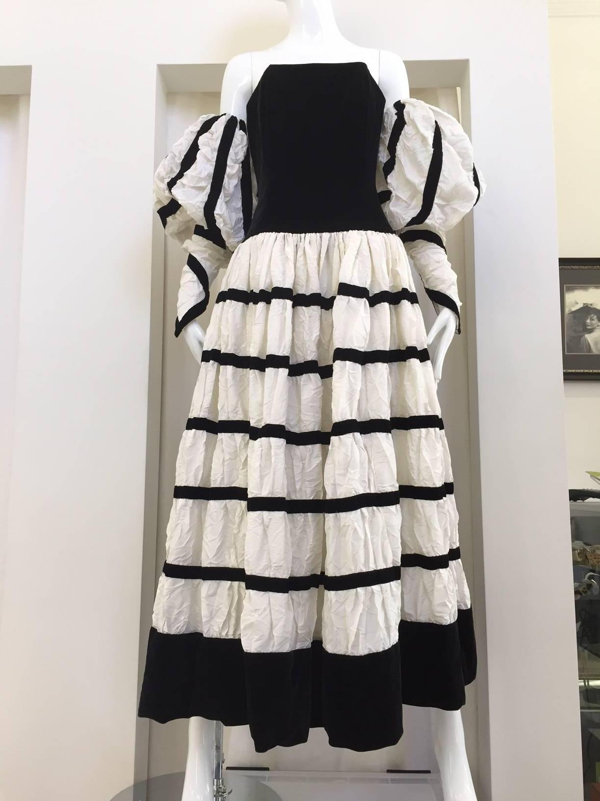 CHANEL Weißes Vintage-Stil  und schwarz  Kleid mit abnehmbaren Ärmeln, Couture 1