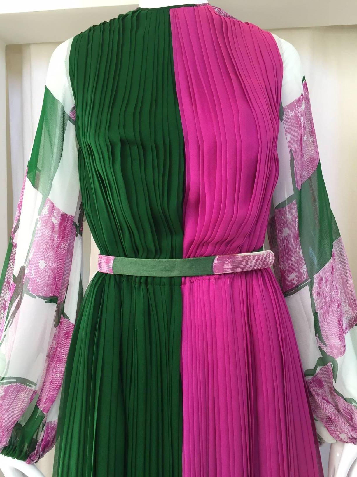 1970s GALANOS silk pleated dress.
Size 2/4
Bust: 32