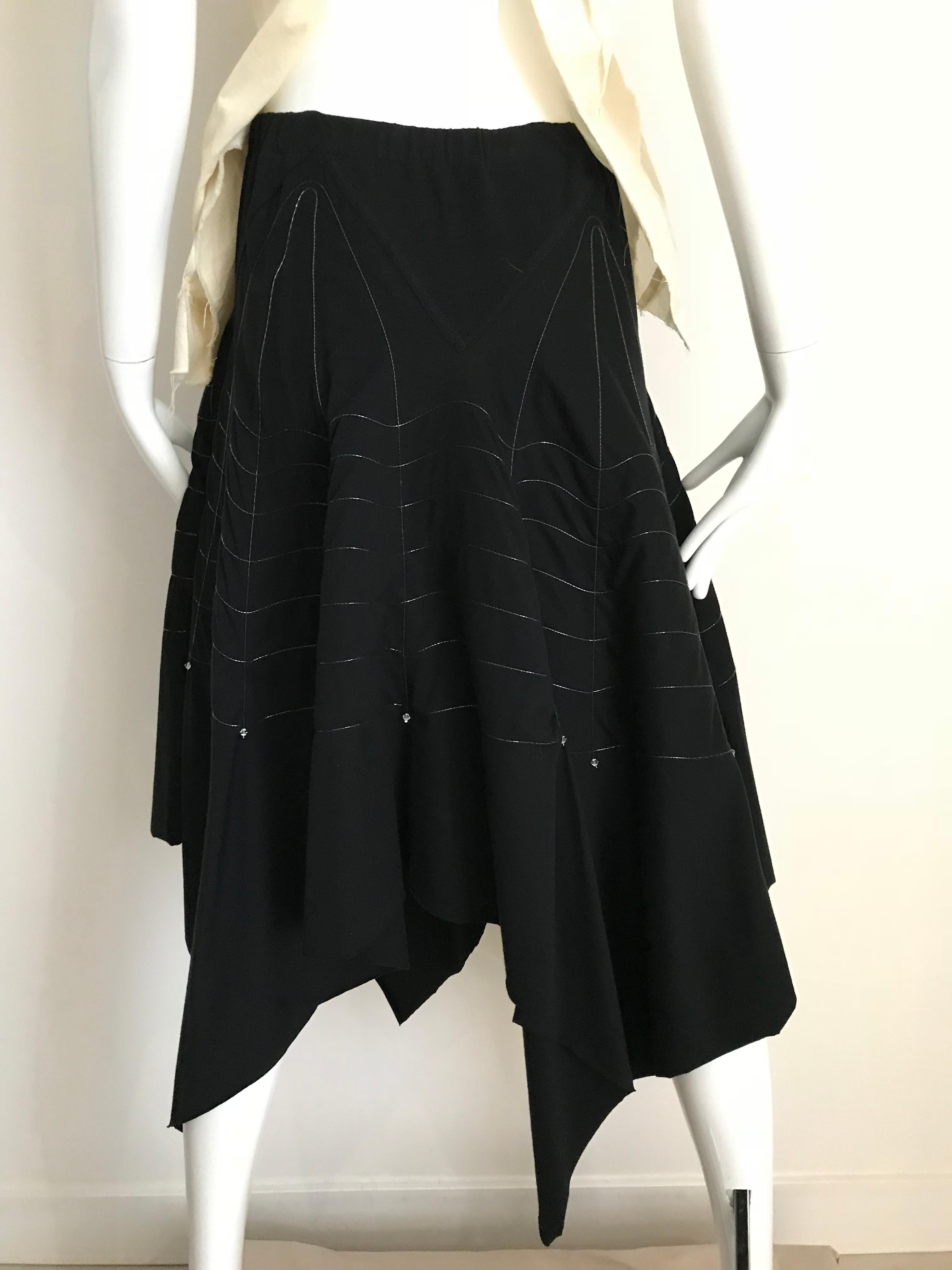 90er Jahre Issey Miyake Schwarzer Strickrock mit „Spinnenwebe“-Muster Damen