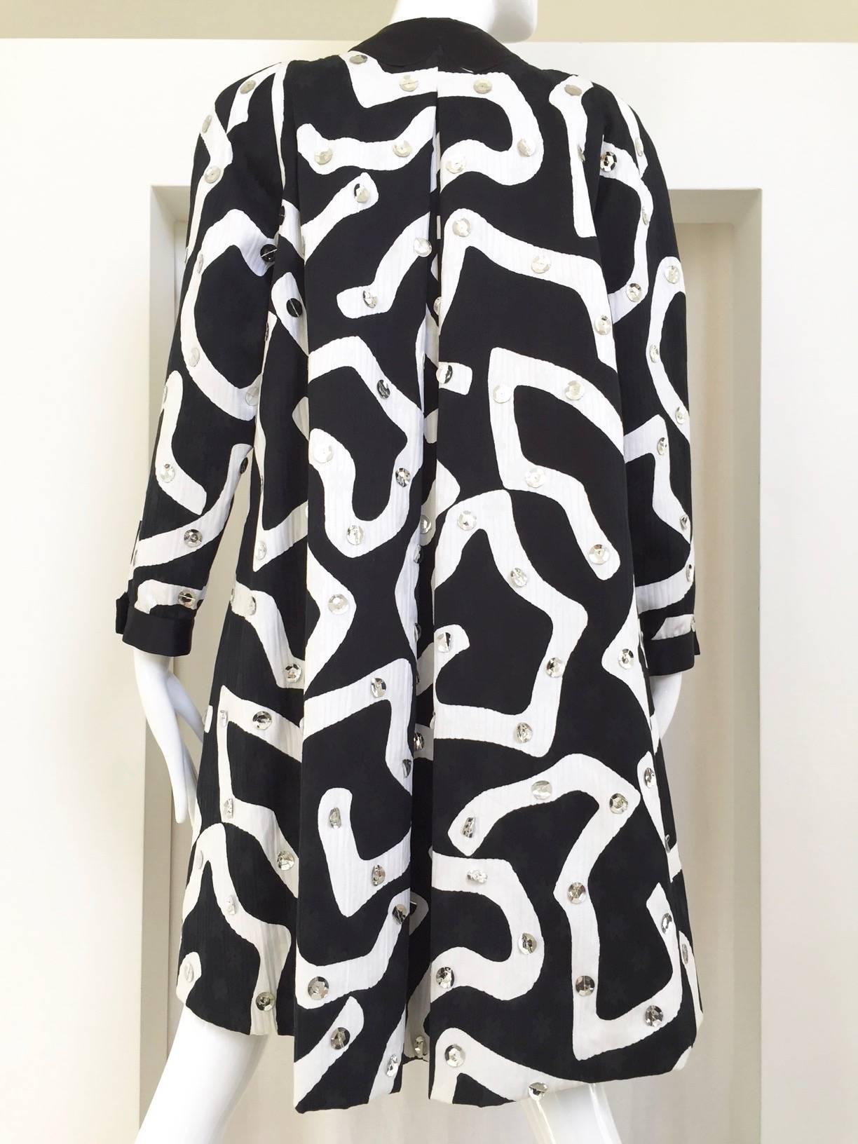 Women's 1980s Geoffrey Beene Blaack and White Abstract Print Cotton Dress