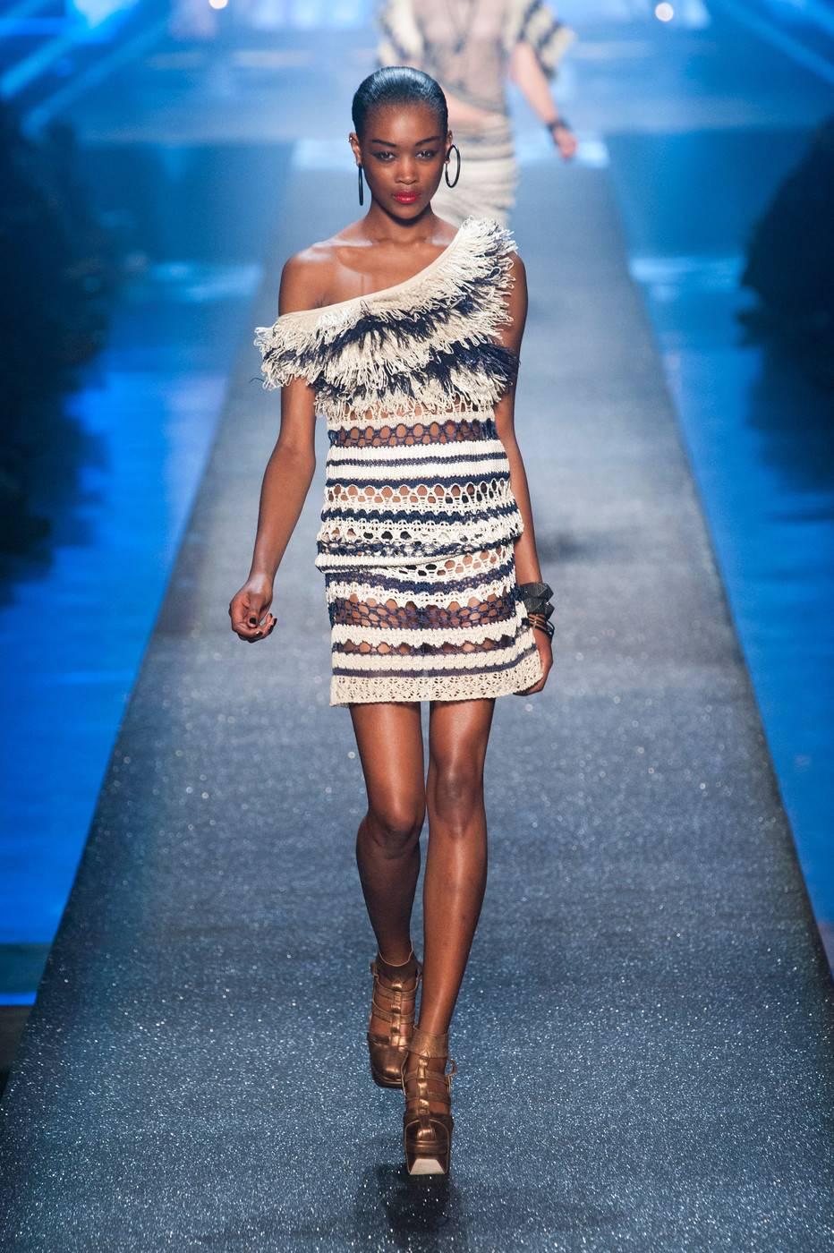 2013 Jean Paul Gaultier off shoulder blue and creme raffia knit crochet dress.
(see runway picture). Perfect for beach vacation outfit.
fit size : 6/8 medium
Bust: 36