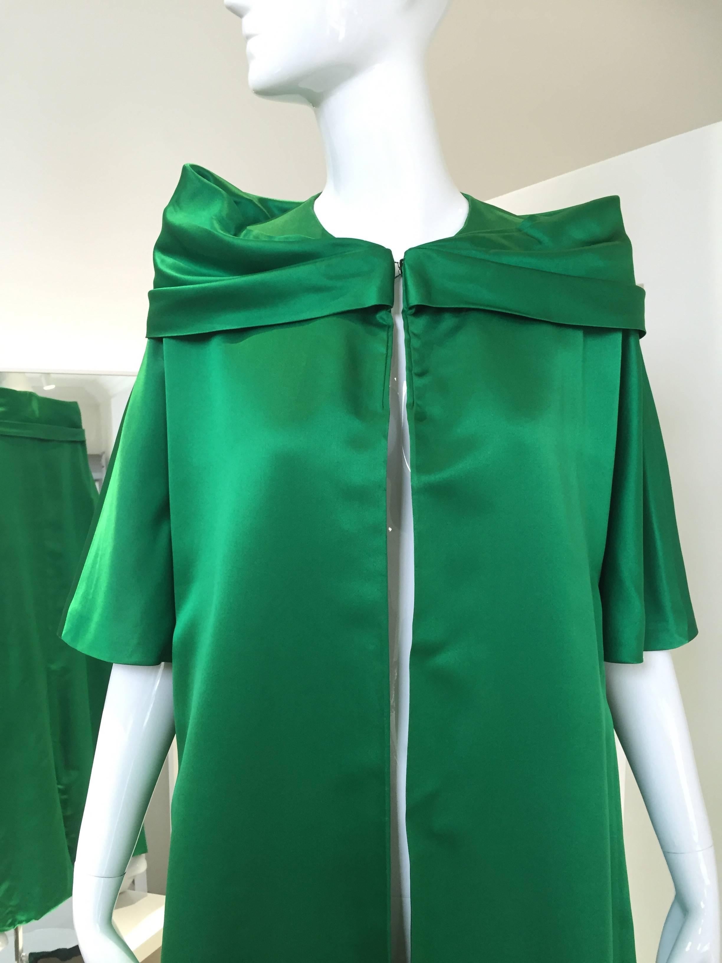 1960s Montaldo emerald green silk satin evening coat.
BUST; 38