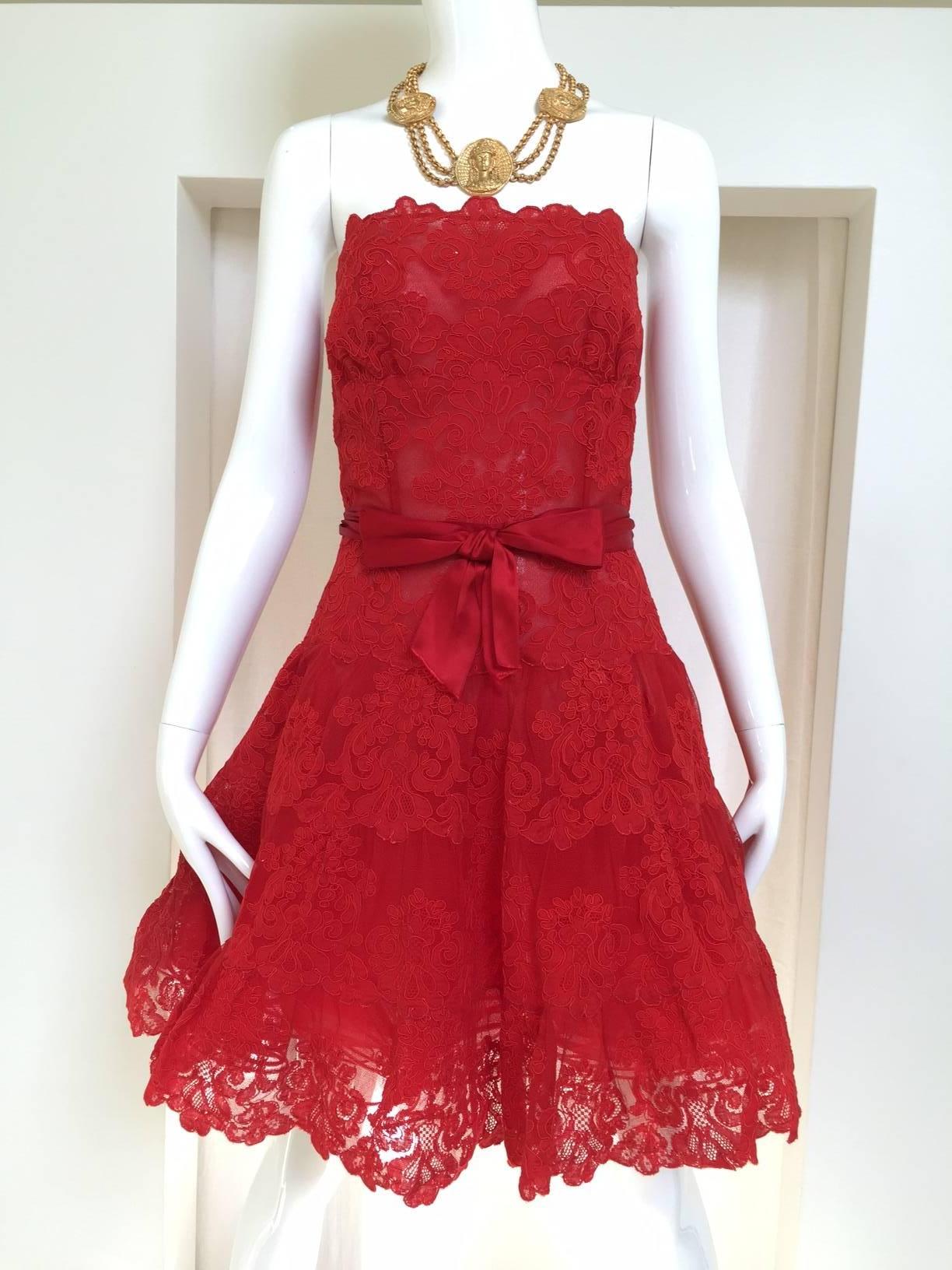 Vintage Vicky Tiel Couture Rotes trägerloses Vintage-Partykleid aus Spitze Damen im Angebot