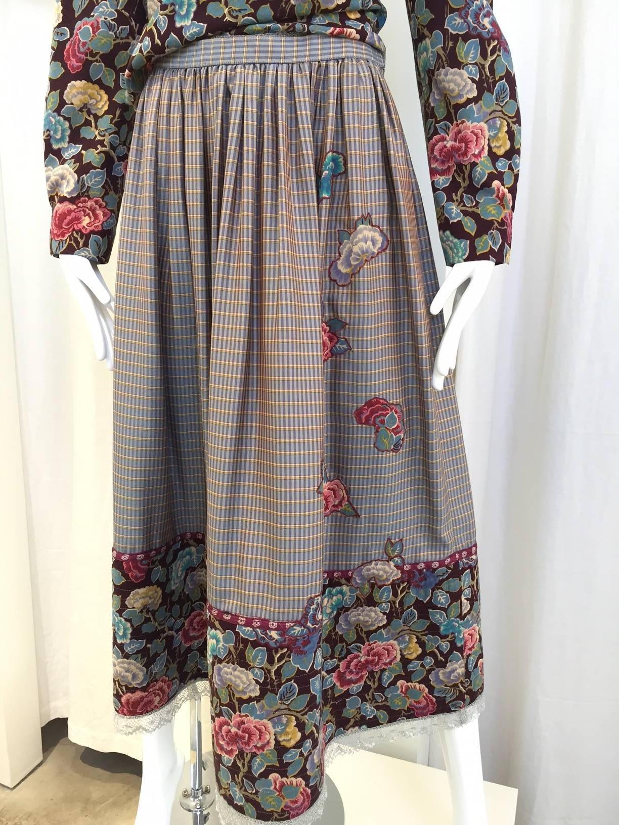 1970s Geoffrey Beene Floral Print Wool Crepe Blouse and Skirt Set In Good Condition For Sale In Beverly Hills, CA