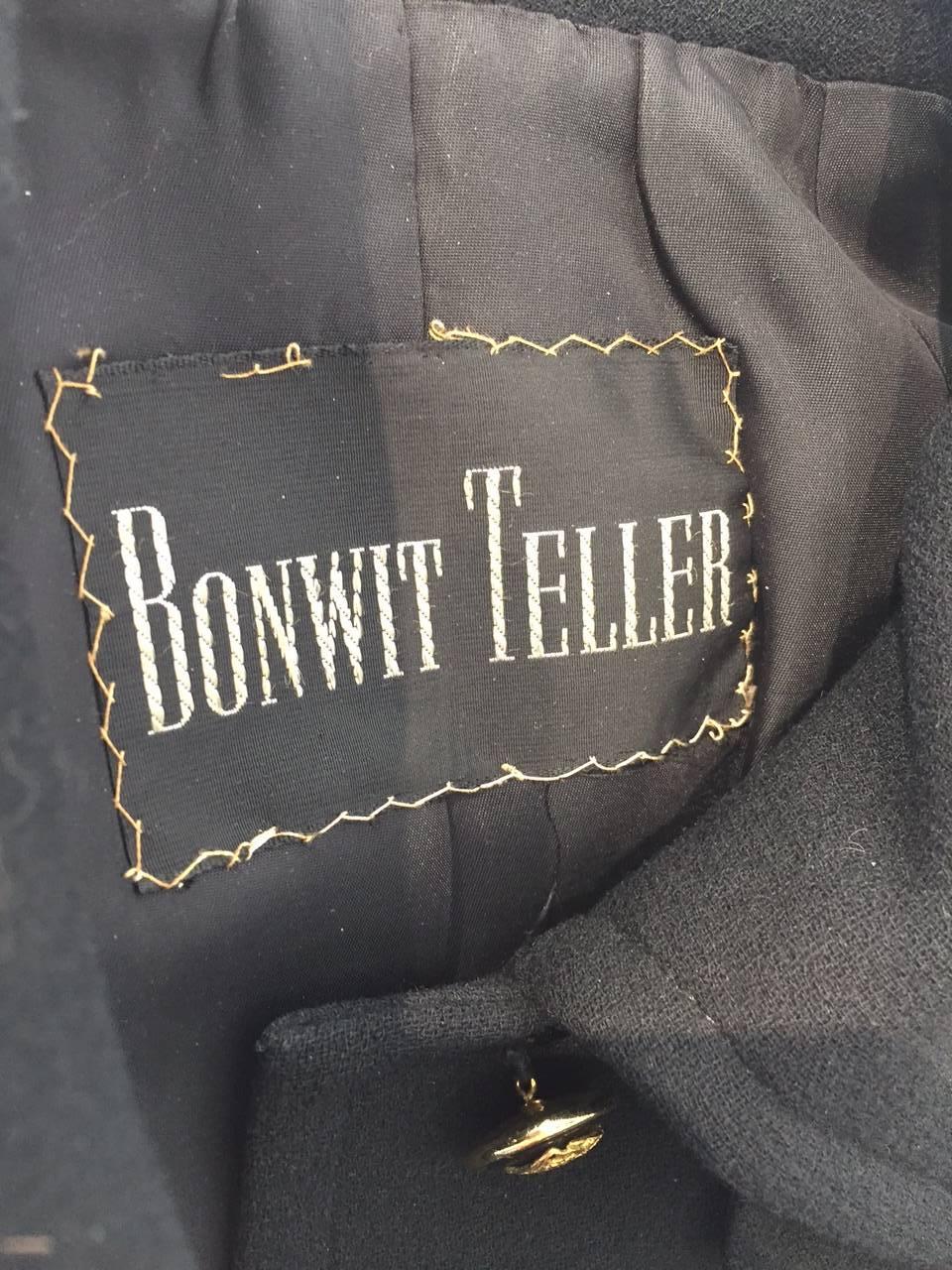 Bonwit Teller - Manteau en crêpe de laine noir des années 1970 Excellent état - En vente à Beverly Hills, CA