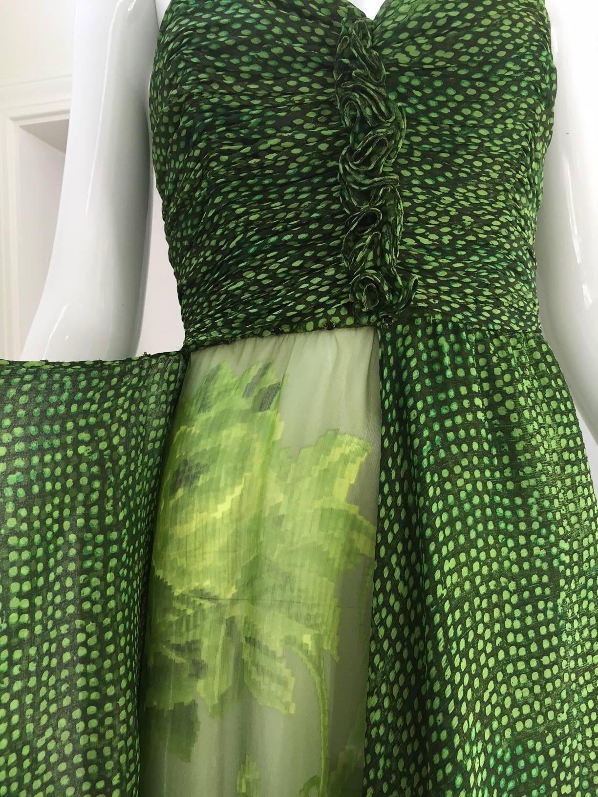 90er Jahre Oscar De La Renta grünes trägerloses Kleid aus Seidenchiffon mit Umschlagtuch im Zustand „Hervorragend“ im Angebot in Beverly Hills, CA