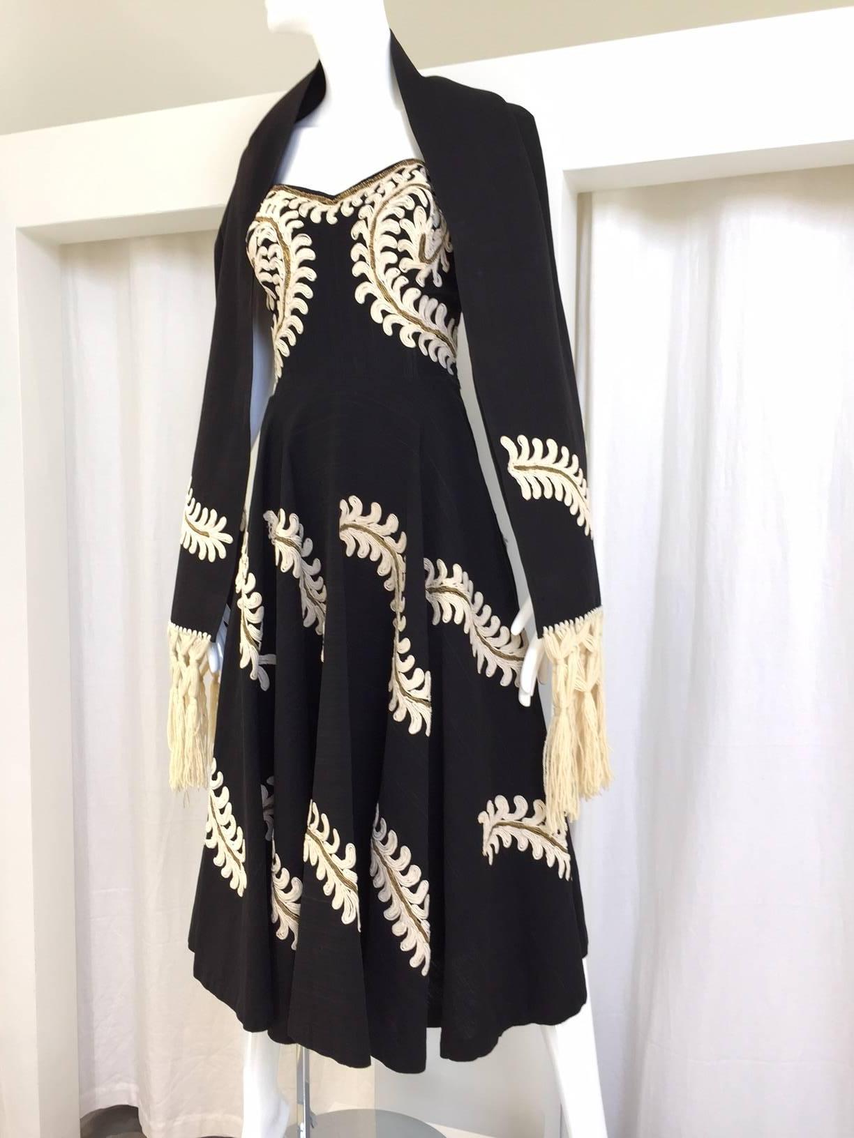 1950s Black and Creme Embroidered Cotton Strapless Dress with Shawl 50s  In Good Condition In Beverly Hills, CA