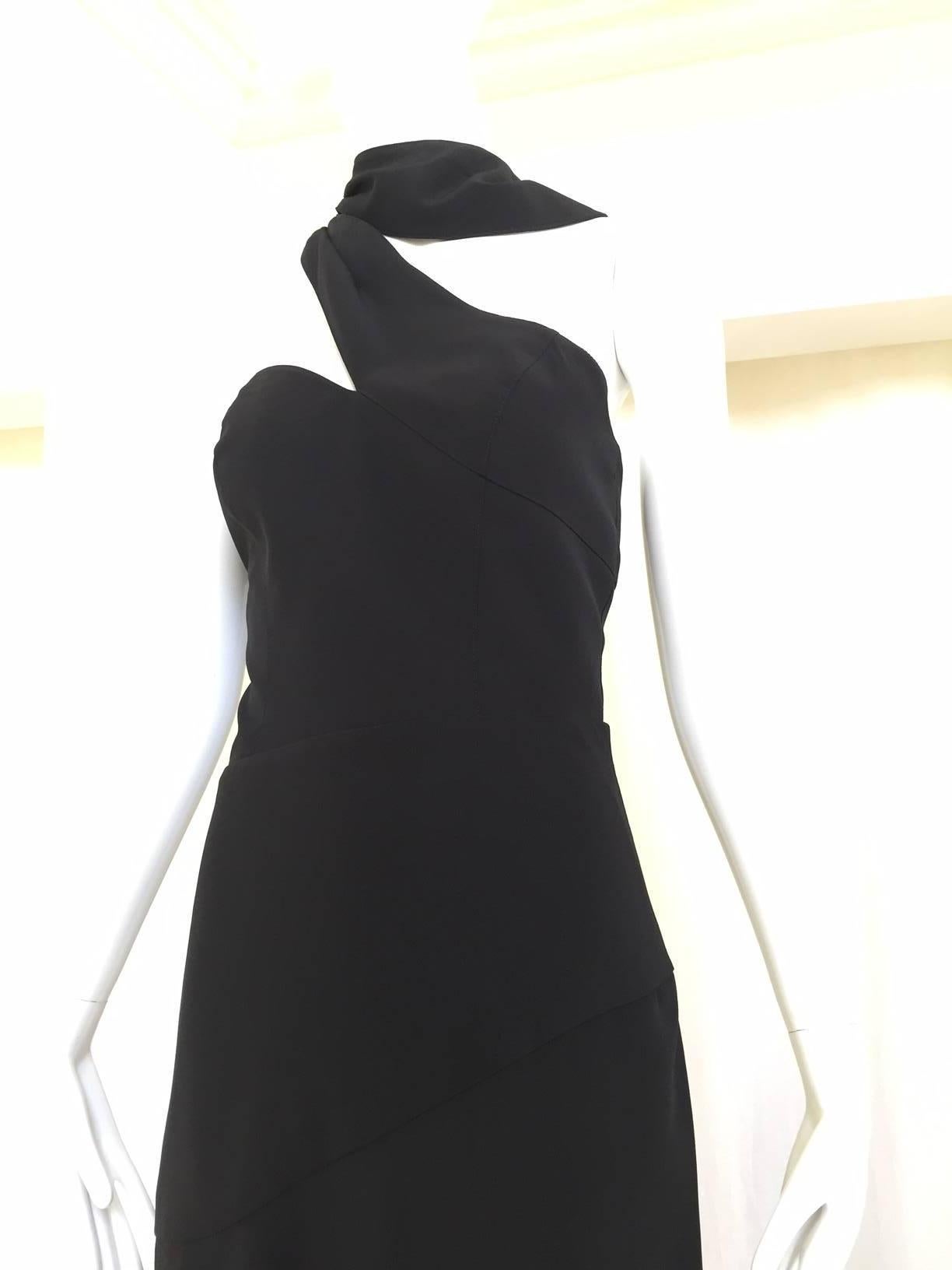  1990er THIERRY MUGLER Schwarzes Kleid mit asymetricem Ausschnitt und ausgeschnittenem Ausschnitt  im Zustand „Hervorragend“ im Angebot in Beverly Hills, CA