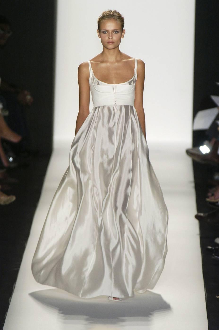  Narciso Rodriguez spring 2005  off white silk gown with bra top. (2 pcs)
Measurement for Bra:  32
