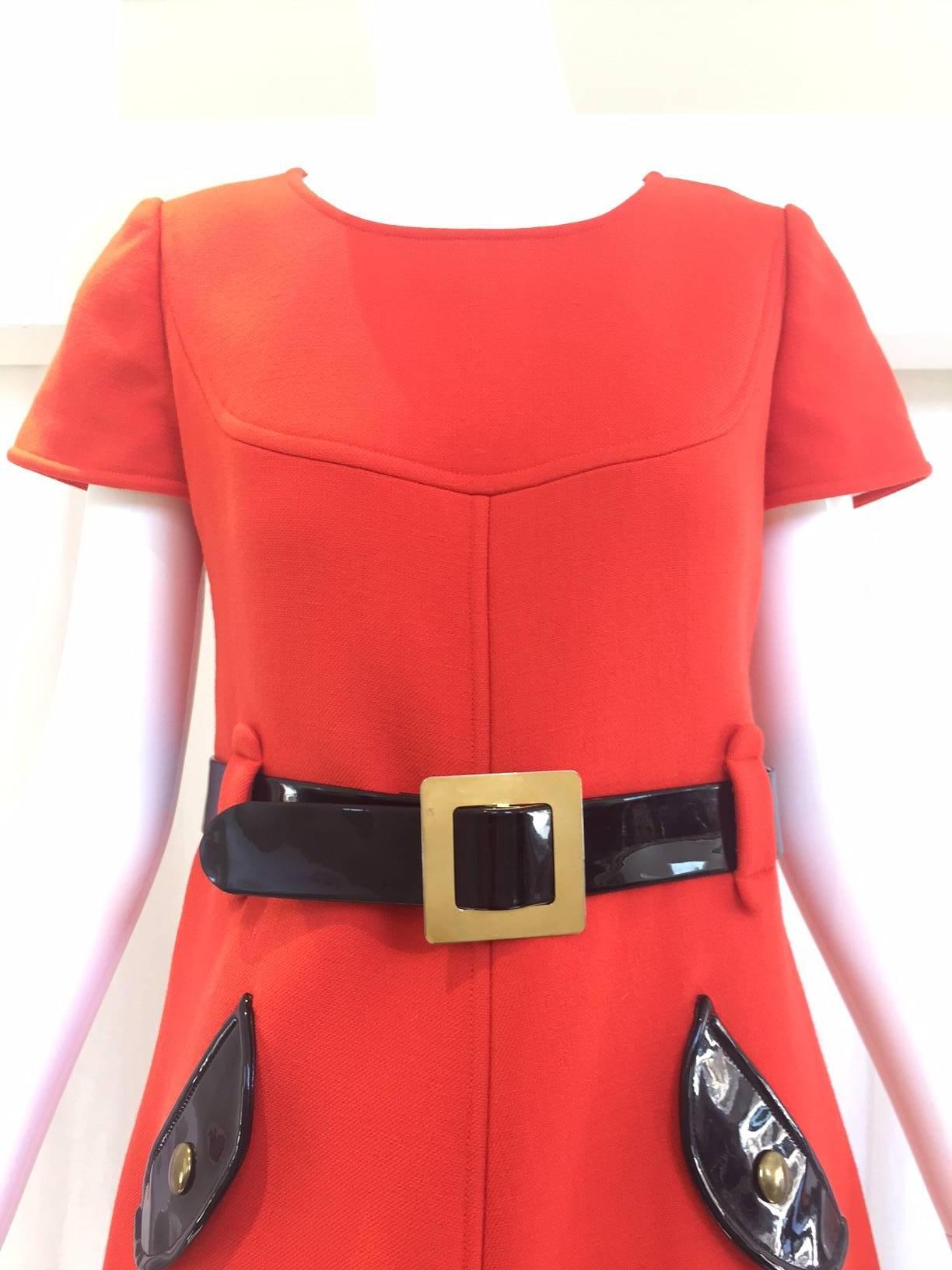 Vintage 1960s courreges paris orange wool mod dress with patent leather belt. patent leather pockets. Size: 6 Medium
Bust: 36"/ Waist: 30"/ hip: 36" / Length: 37" 