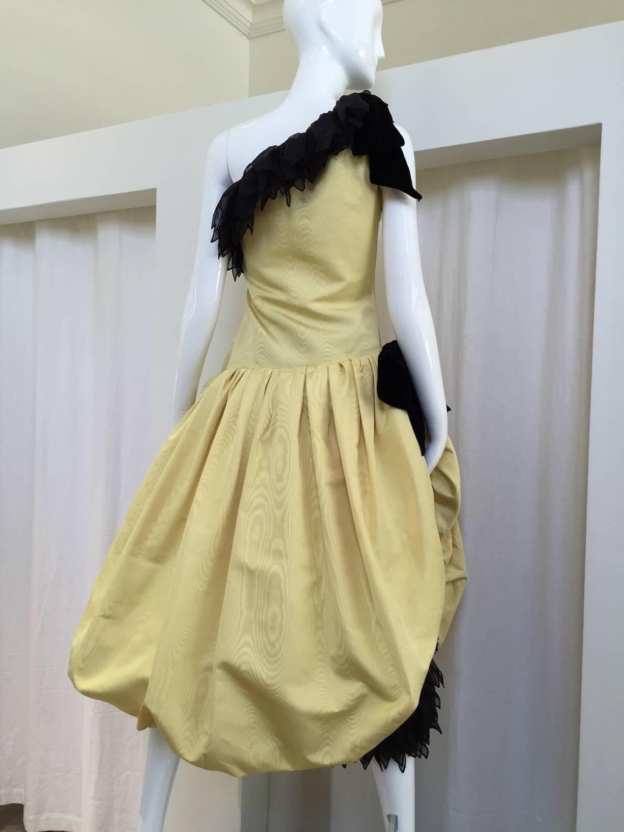 Christian Dior by Marc Bohan Haute Couture 1982 
Yellow Silk Cocktail Dress In Excellent Condition In Beverly Hills, CA