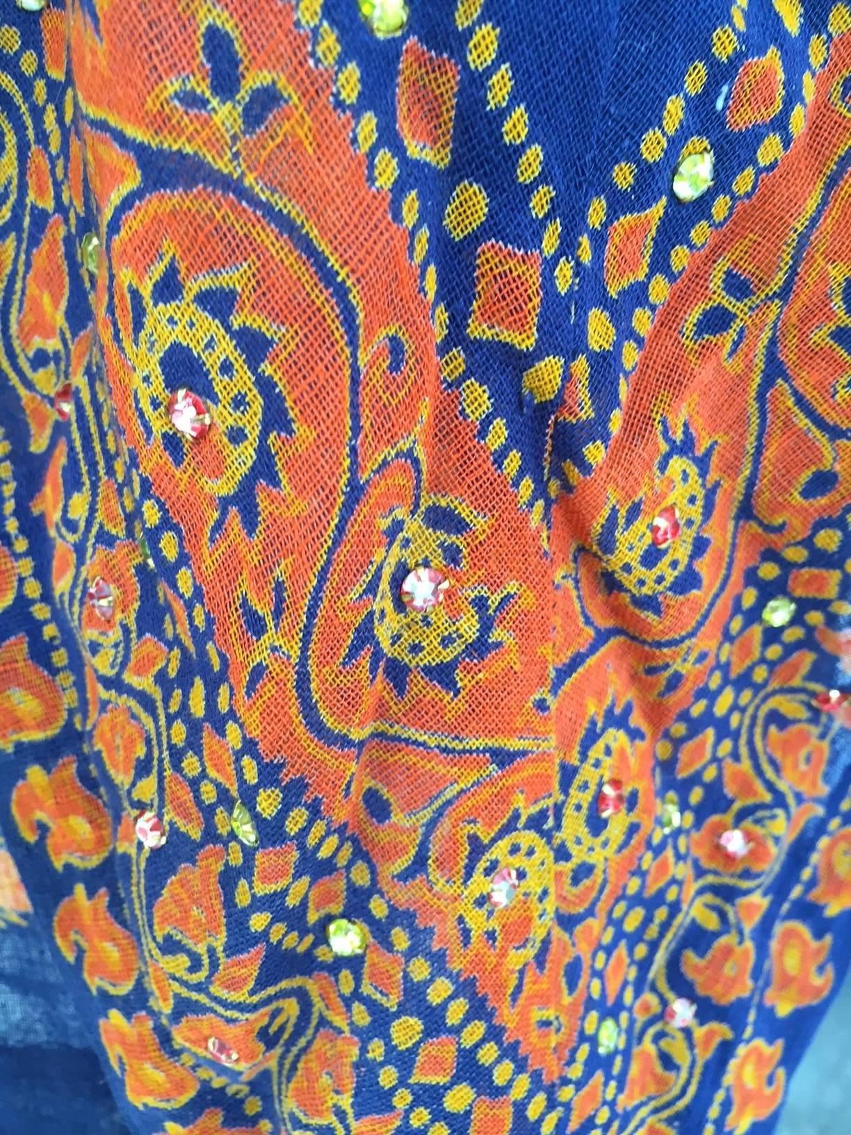 Vintage one shoulder Anne Forgarty 70s Cotton Gauze print dress.
color: blue and orange. some rhinestones.
Bust: 36