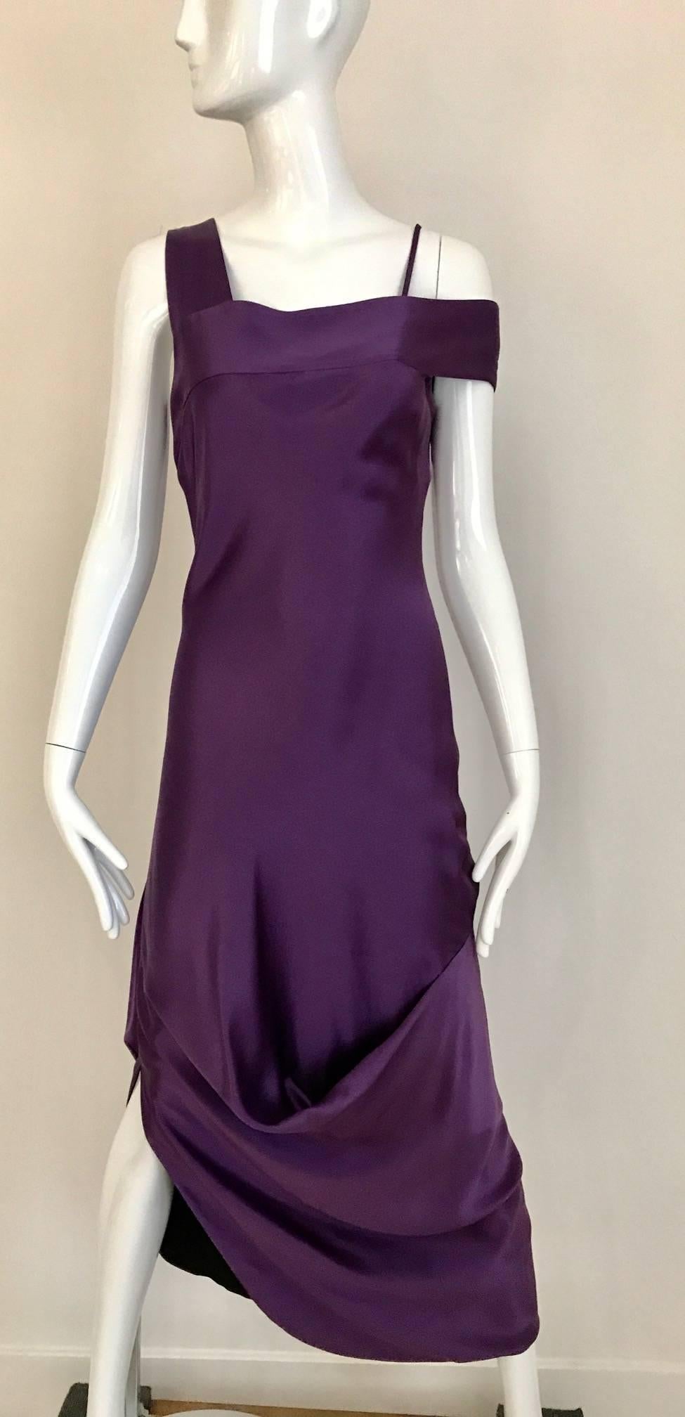 Vintage Alexander Mcqueen violet silk charmeuse Grecian gown with incredible drape and asymmetrical shoulder.   Fit Size: 4/6 Small- Medium 
Bust: 34 inch  / Waist: 30 inch  /Hip: 38 inch/  Dress Length: 55 inch
**** This Garment has been
