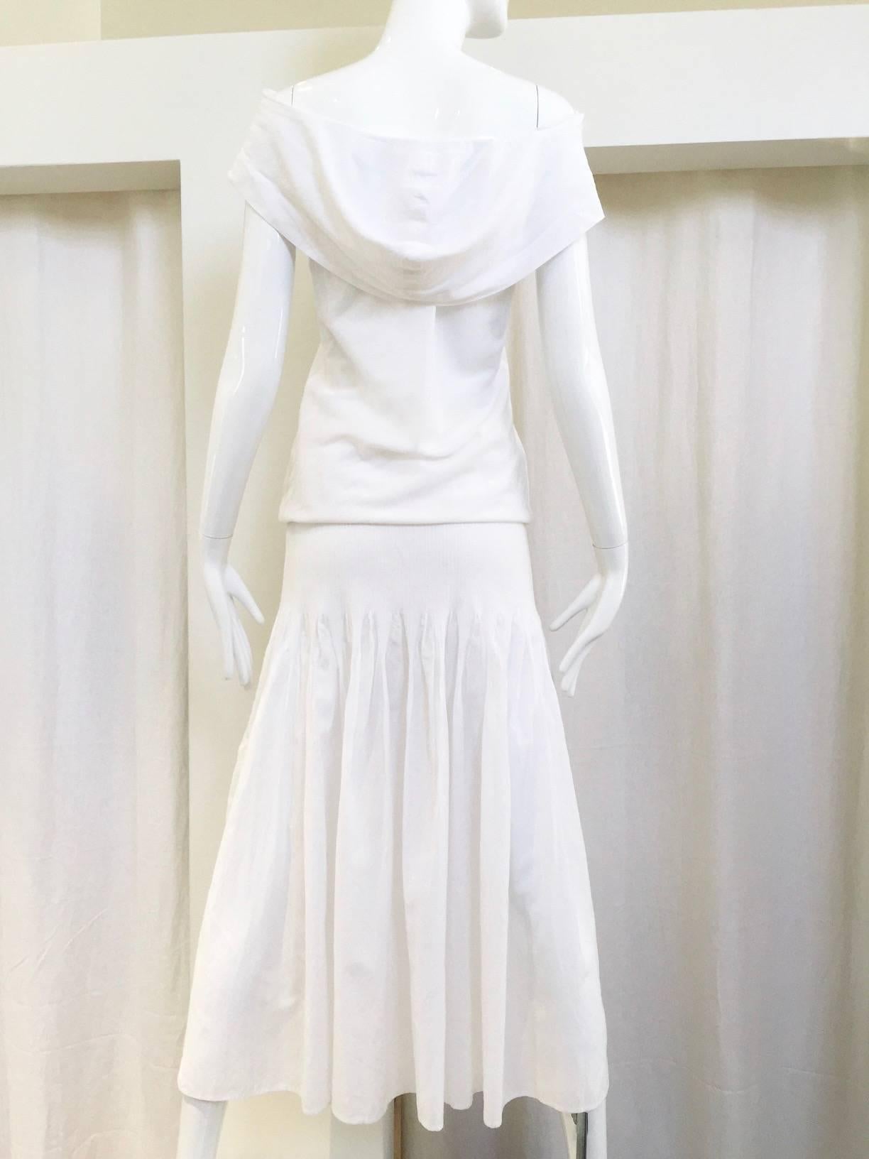 Vintage 90s Yohji Yamamoto white off shoulder cotton dress.
Drop waist, blouson and elastic band (hip)
Size: 4/6