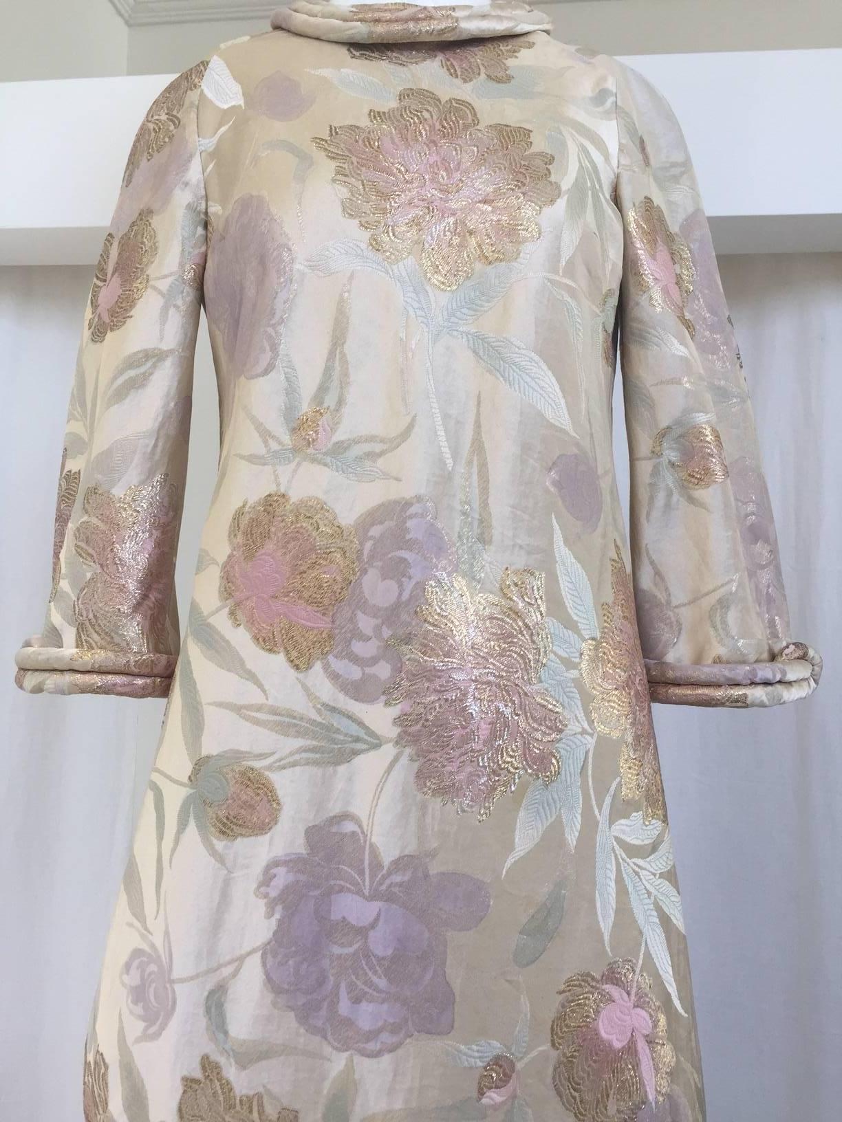 Vestido de jacquard brocado de seda CARDINALI de los años 60 en venta 3
