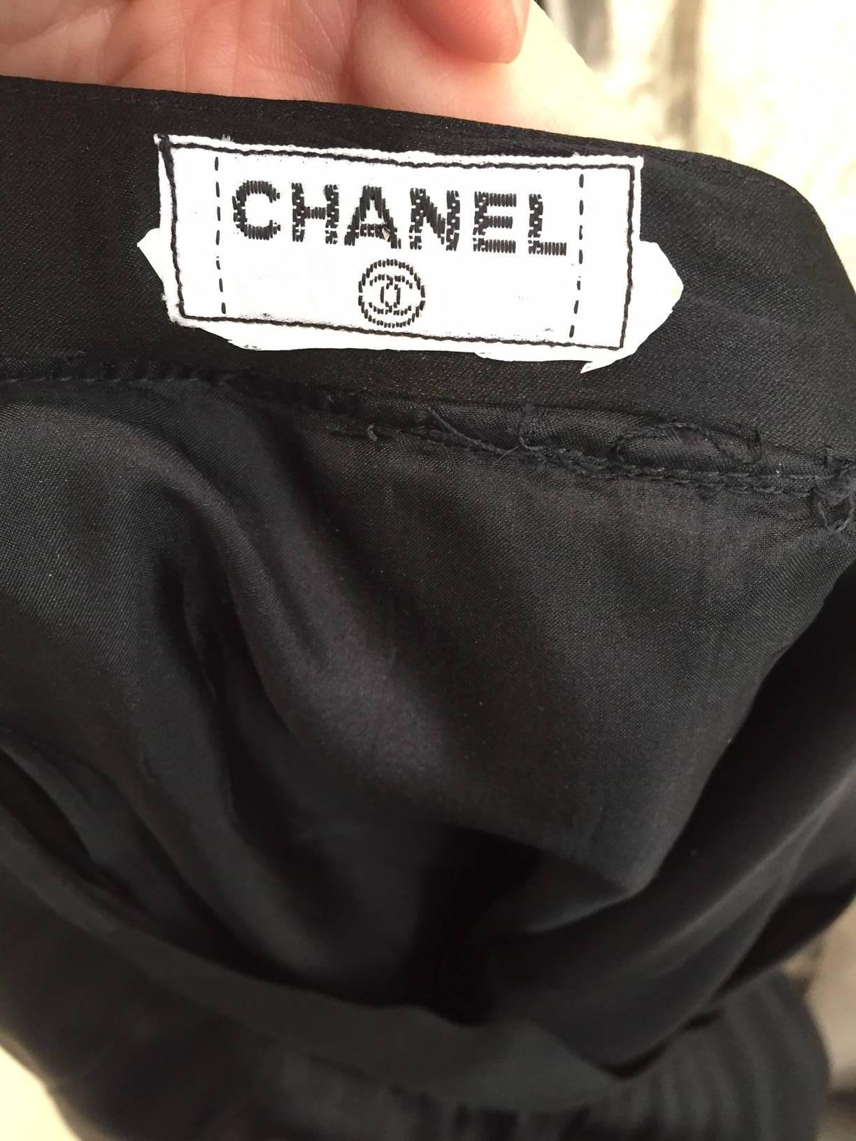  Timeless vintage  Chanel black silk charmeuse knife pleats midi skirt. 
size: 2/ XS or Small
 Waist: 24"/ hip: 34" / Length: 38"