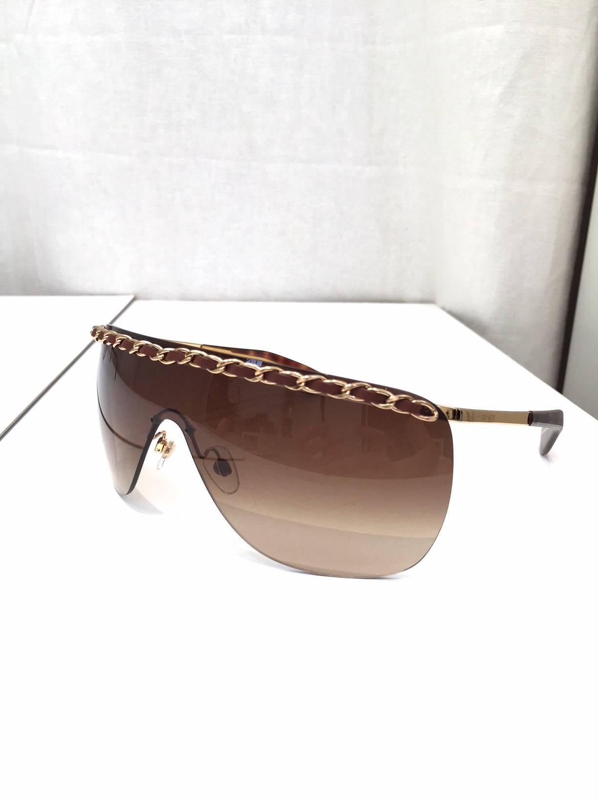 90S CHANEL  sunglasses In Excellent Condition In Beverly Hills, CA