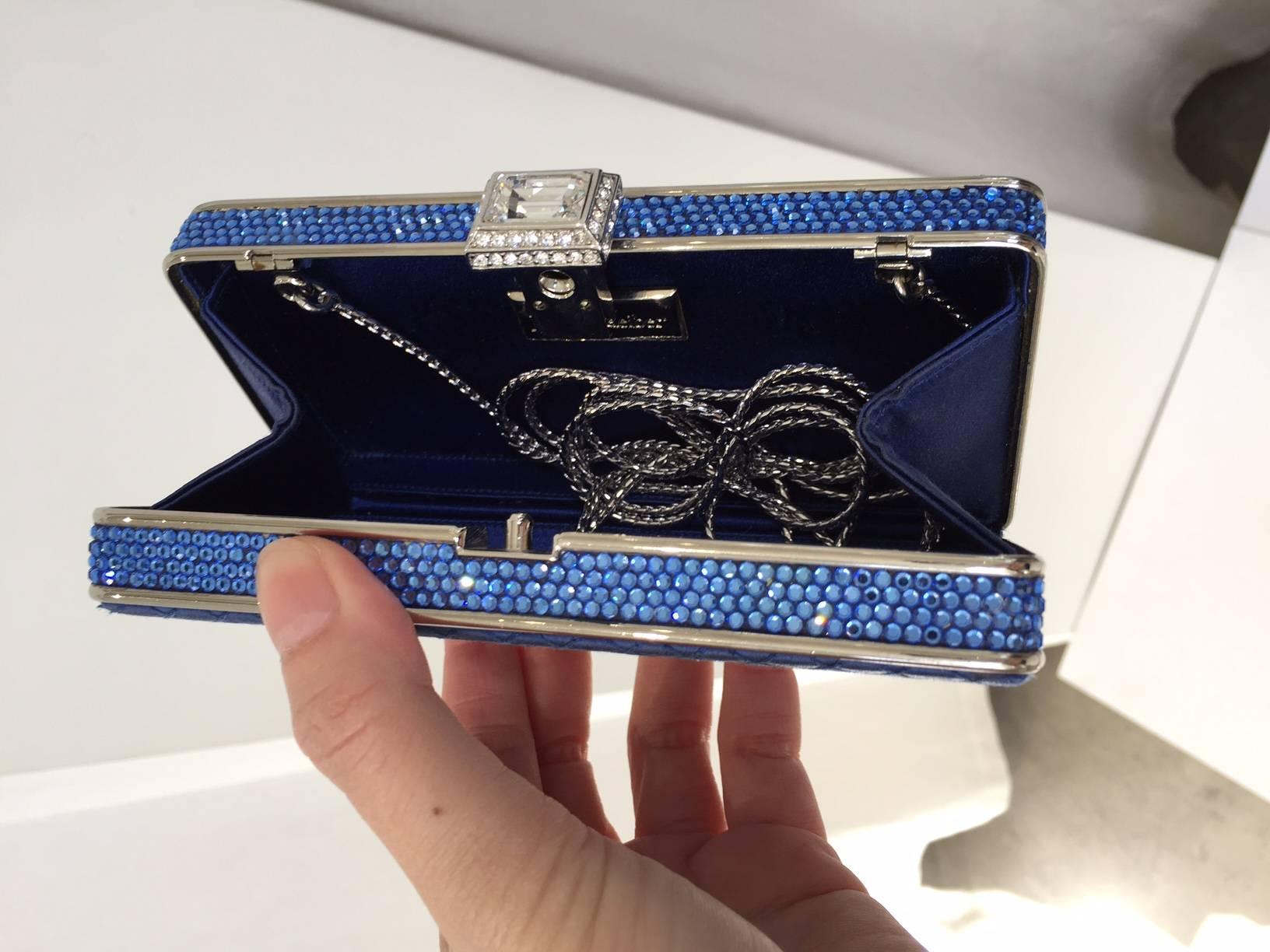 Judith Leiber blue satin evening clutch In Good Condition In Beverly Hills, CA