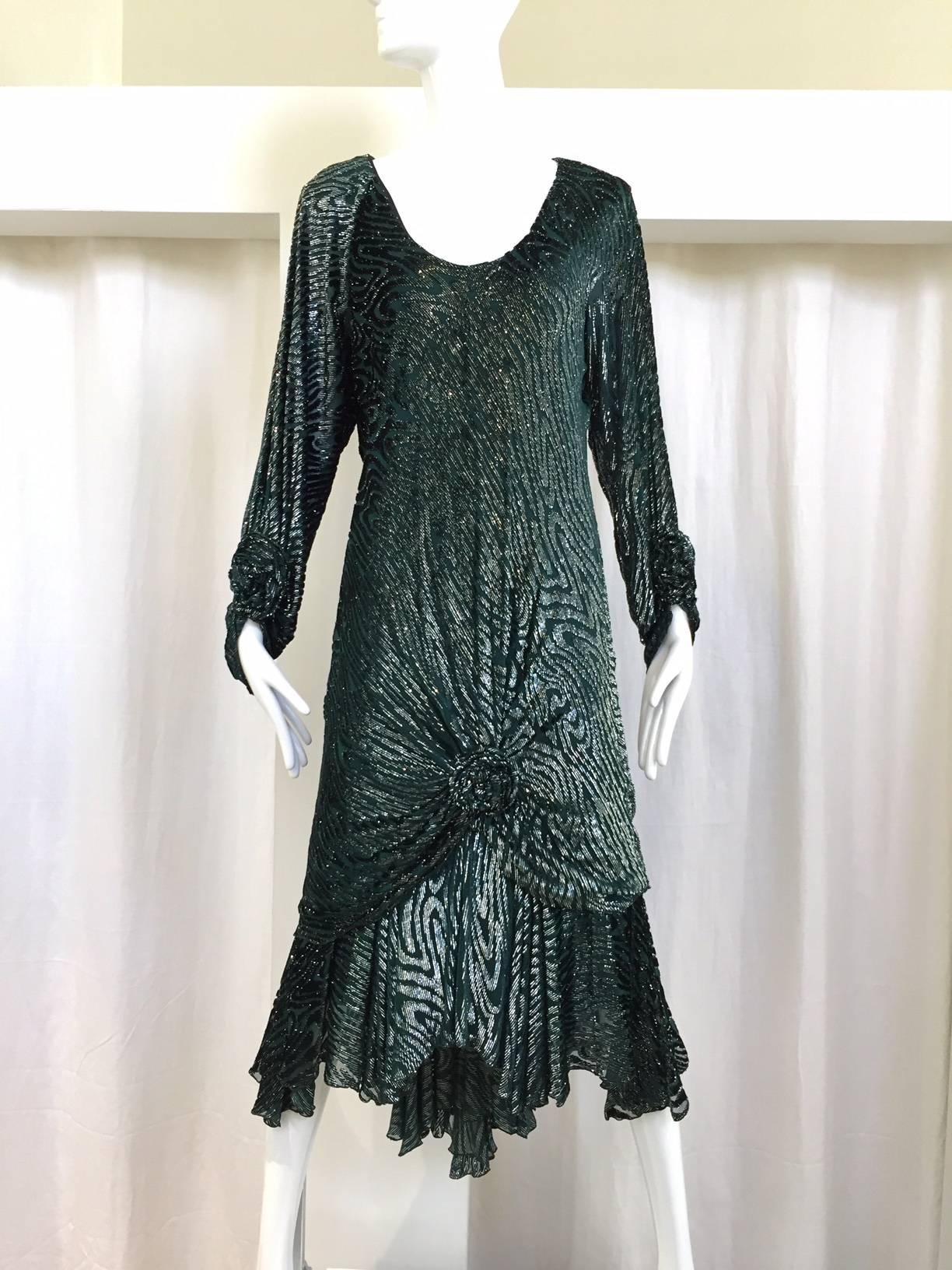 Vintage HOLLY HARP Green Metallic Velvet Burn Out Flapper Style 80s Dress In Excellent Condition In Beverly Hills, CA