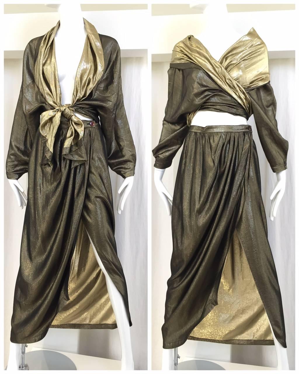 80s silk gold metallic blouse and wrap skirt set. Blouse has no button. 
Blouse fit size 4/6/8 and skirt fit size 4
Waist: 27