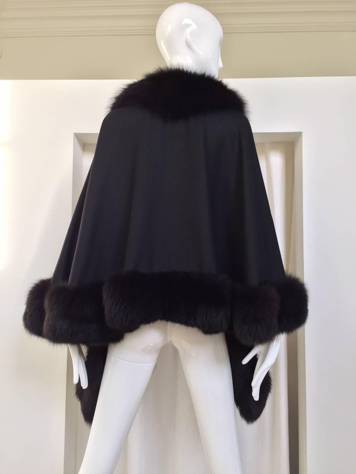 1980s Black Wool Shawl With Fox Trim In Good Condition In Beverly Hills, CA