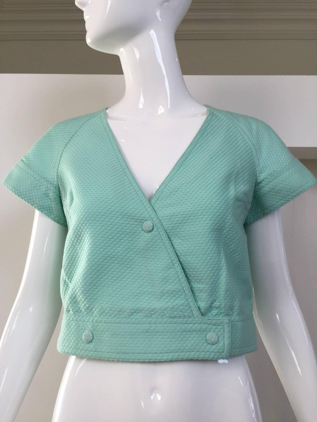 70s Courreges mint green cotton crop top and midi skirt set. Fit size US4
Crop top: Bust: 34"/ Waist: 29"/ Top Length: 17.5
Skirt measurement: 26" Waist/ Hip: 36"/ skirt length: 31.5 + 5" additional hem